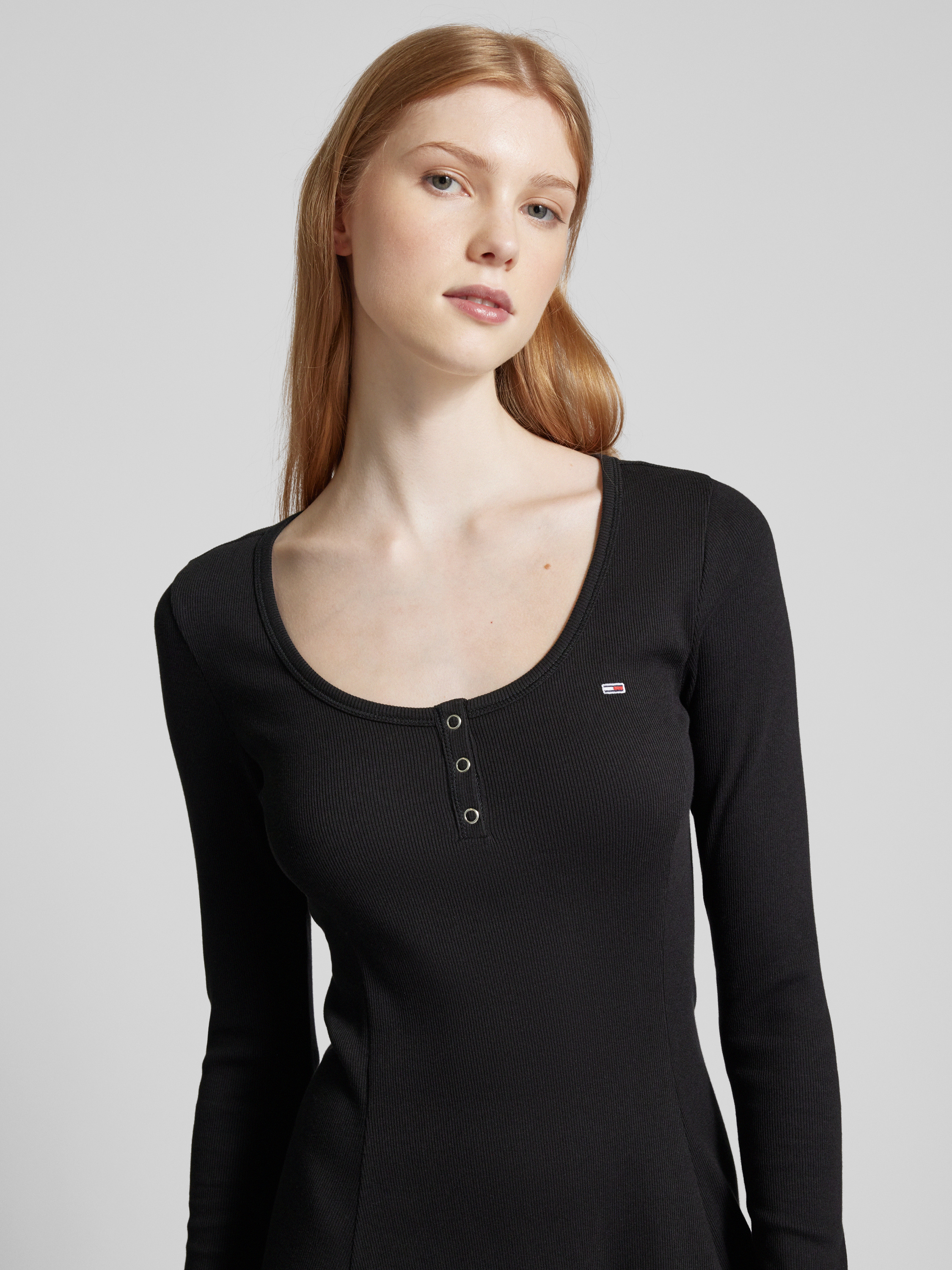 Kup online Tommy Jeans Sukienka mini z okrągłym dekoltem