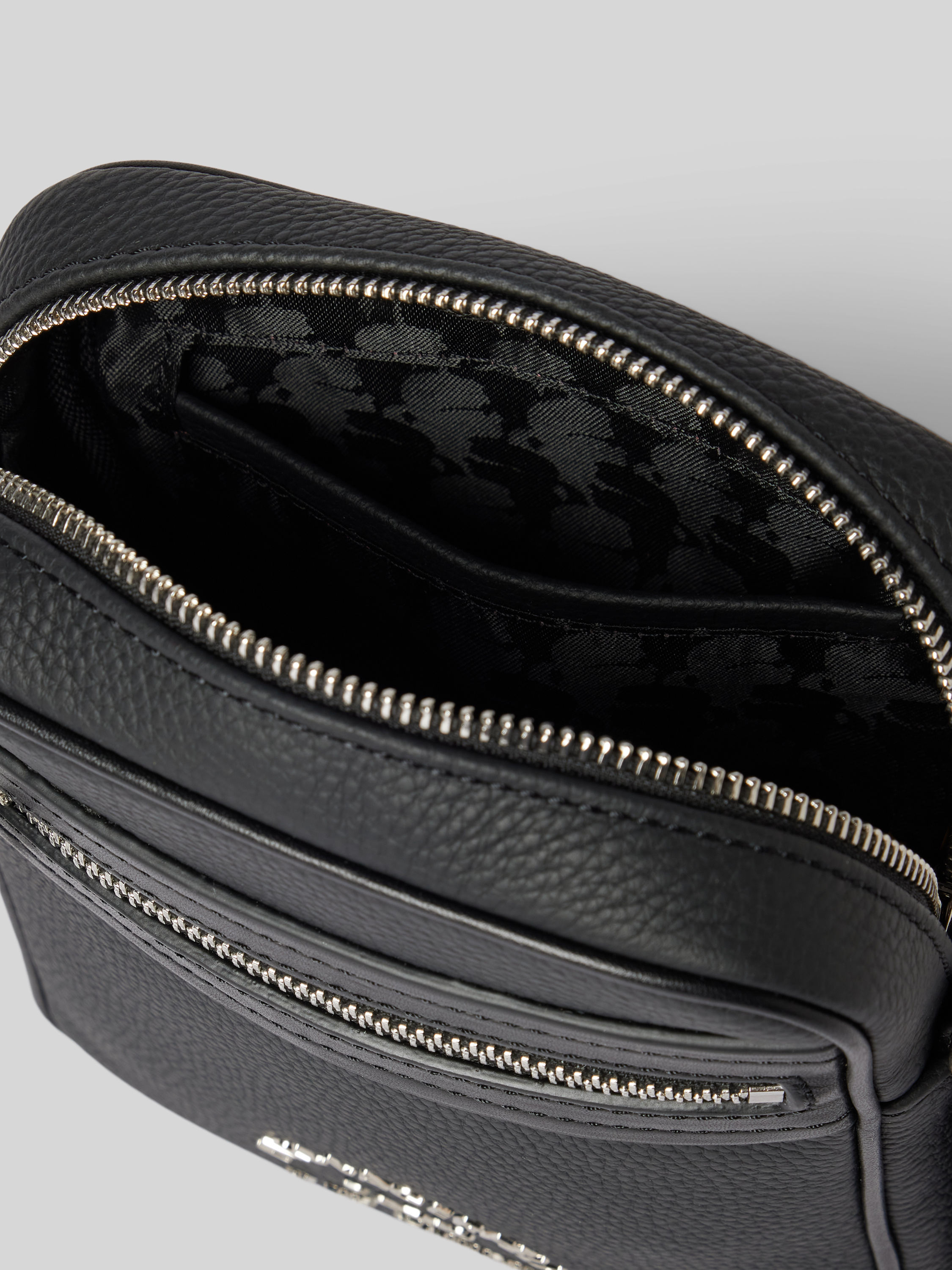 Karl Lagerfeld Umhängetasche aus Leder mit Label-Detail (black) online ...