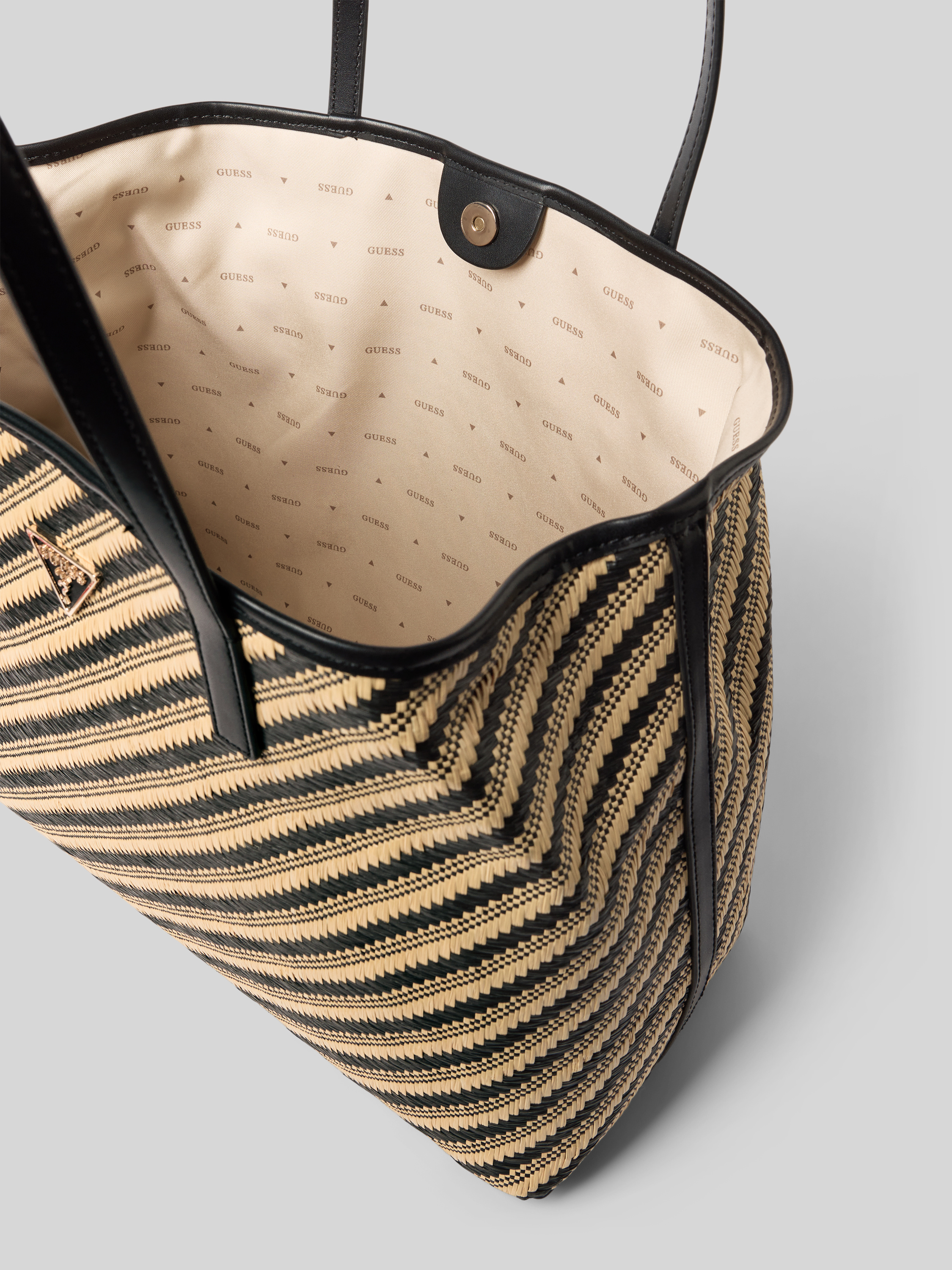 ②WWW_RACK WHAT WE WANT Duża torebka worek ze skóry z paseczkami Pinko -> Kup Online