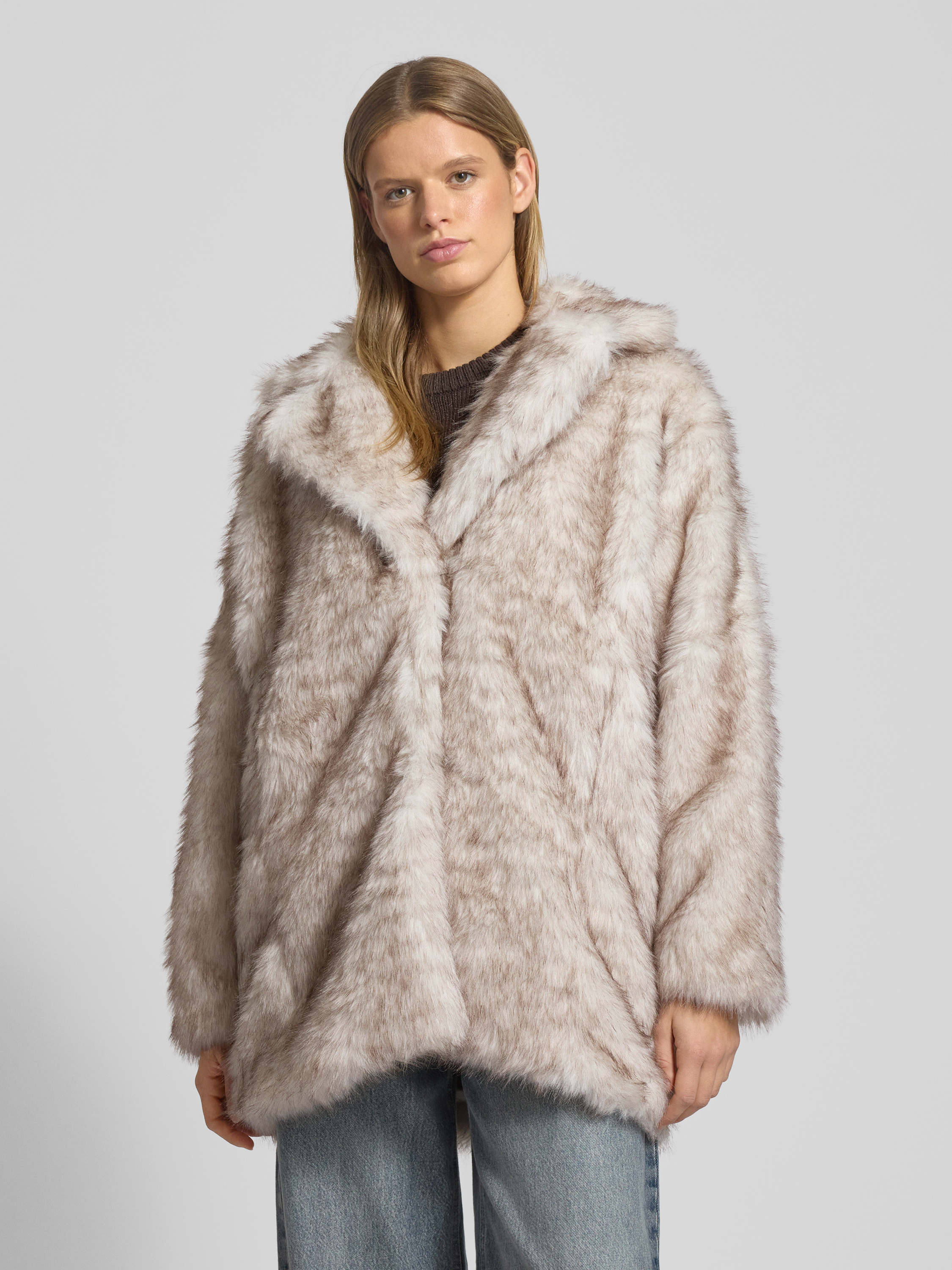 Kup online Only Kurtka z imitacji futra o pudełkowym kroju z