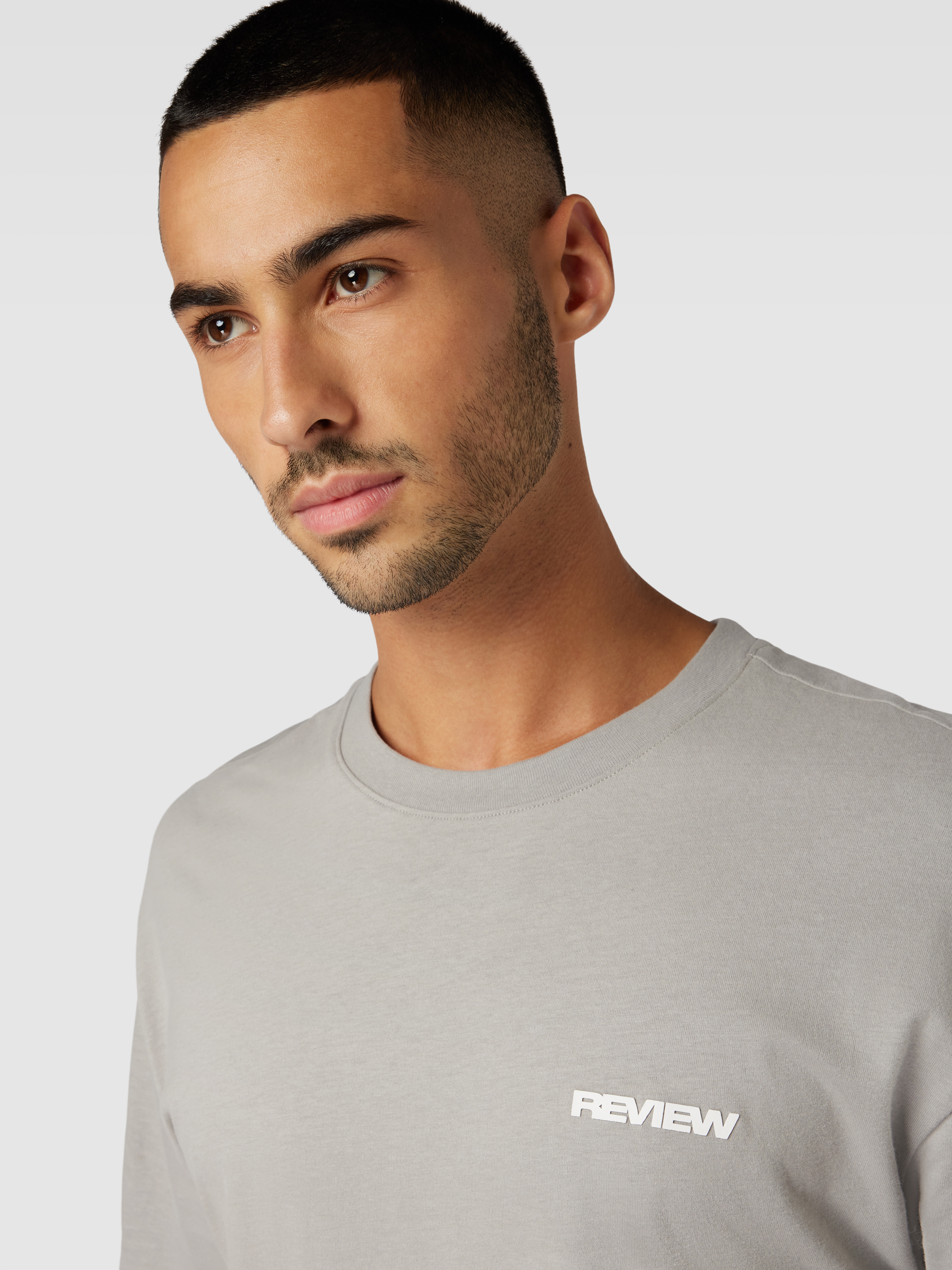 REVIEW T Shirt Mit Rundhalsausschnitt mittelgrau Online Kaufen review-t-shirt-mit-rundhalsausschnitt-mittelgrau-online-kaufen