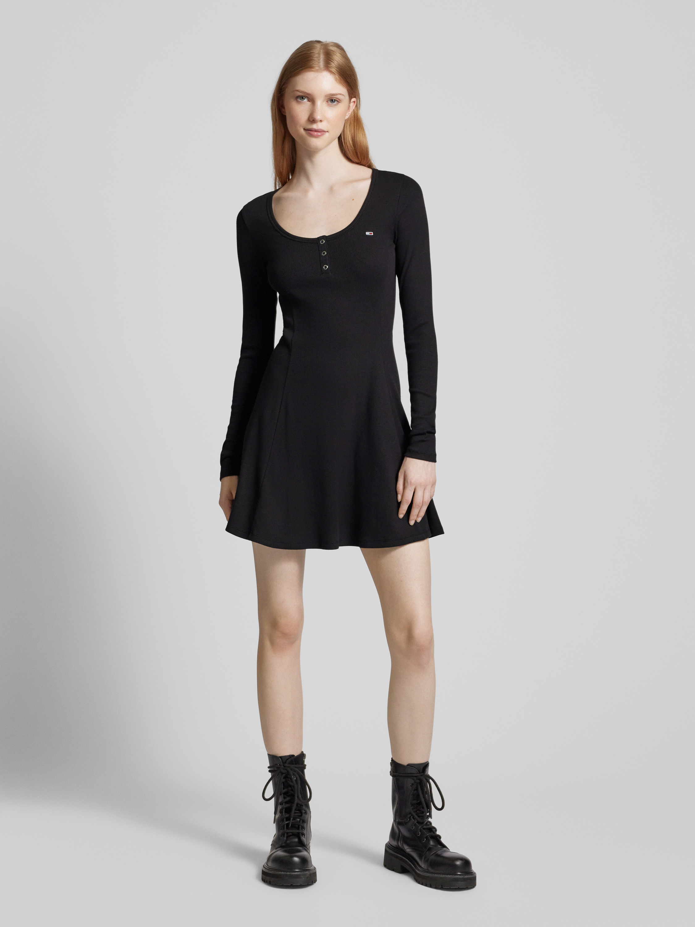 Kup online Tommy Jeans Sukienka mini z okrągłym dekoltem
