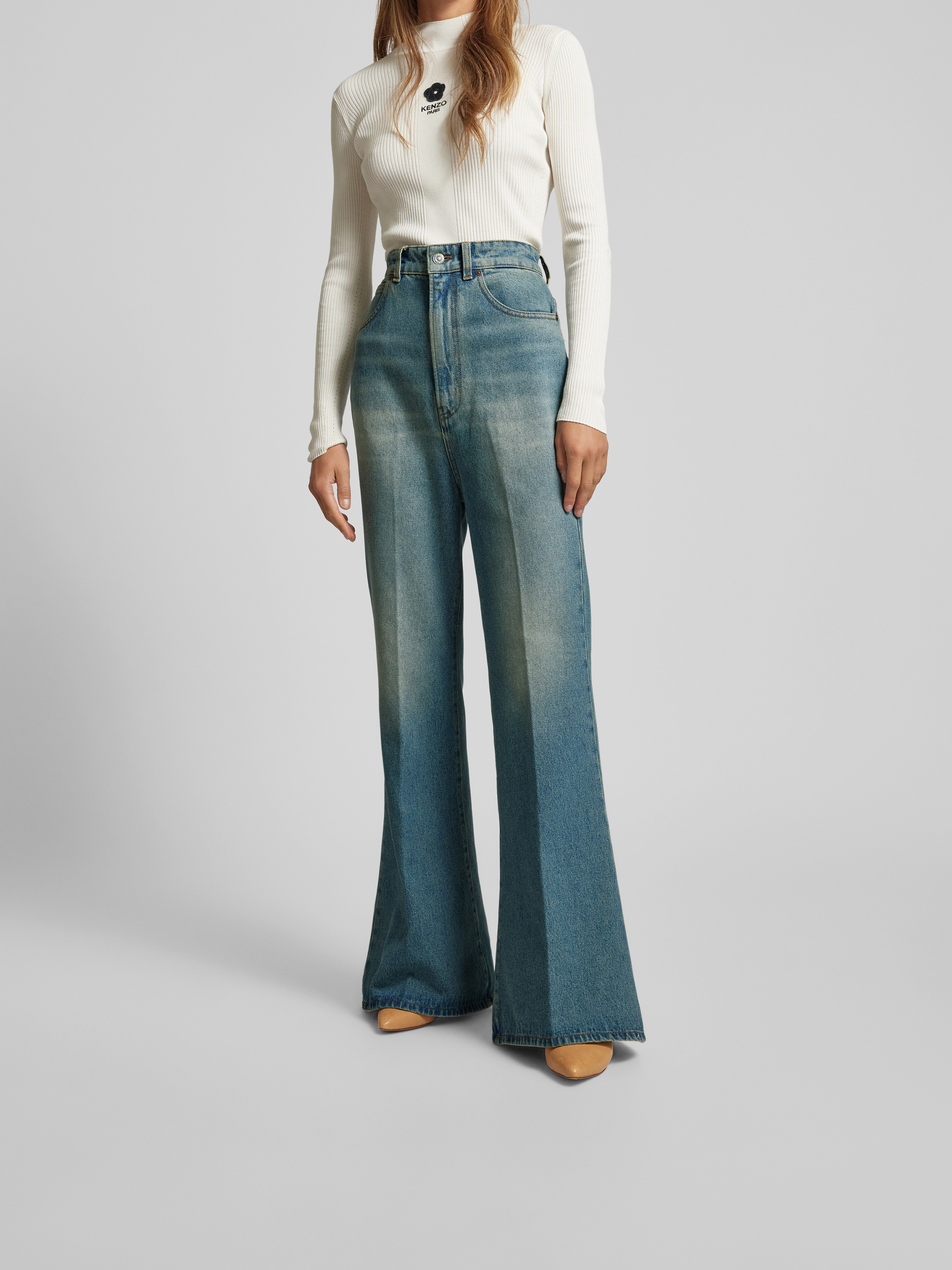 【Victoria Beckham】デニムブルー◆5ポケット◆フレアジーンズ Victoria Relaxed Jean In Light Blue Wash | Designer Jeans
