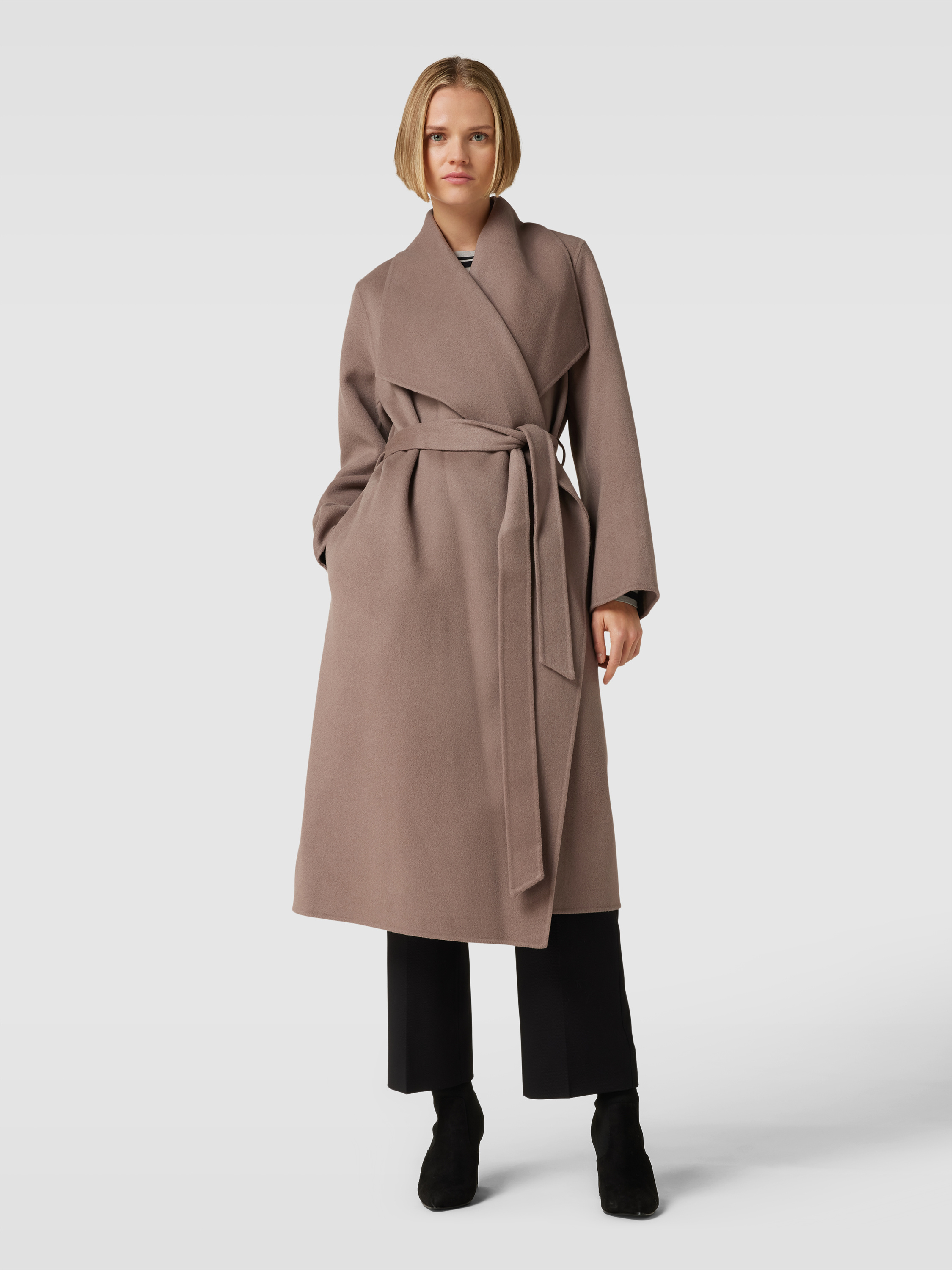 【ランプアイ】 Opera Coat Taupe Ivy Oak Lange jas met strikceintuur, model 'CARRIE ROSE' in taupe