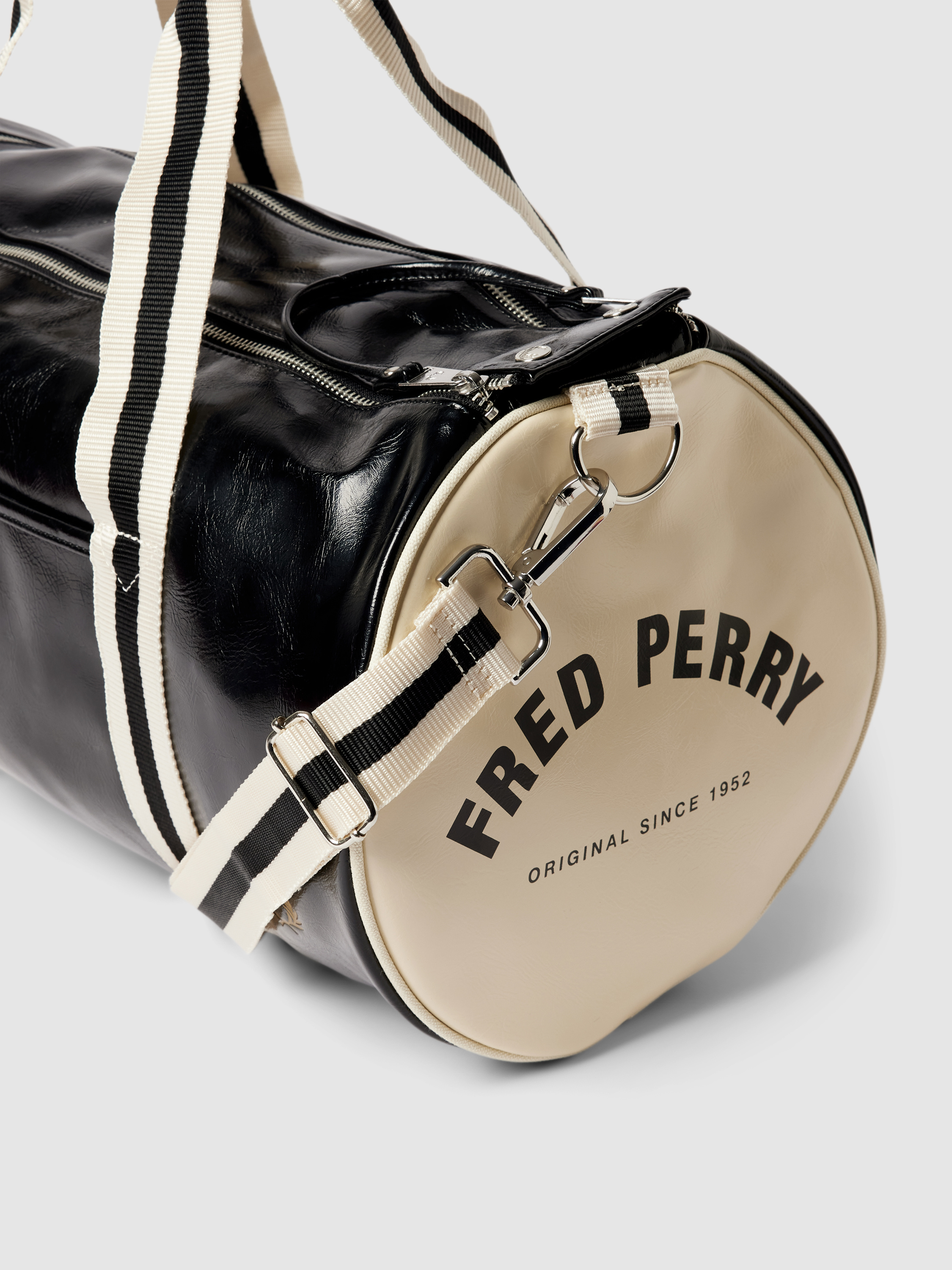 Fred Modell Fred Perry Duffel Bag in Leder-Optik Modell 'CLASSIC' (black) online kaufen