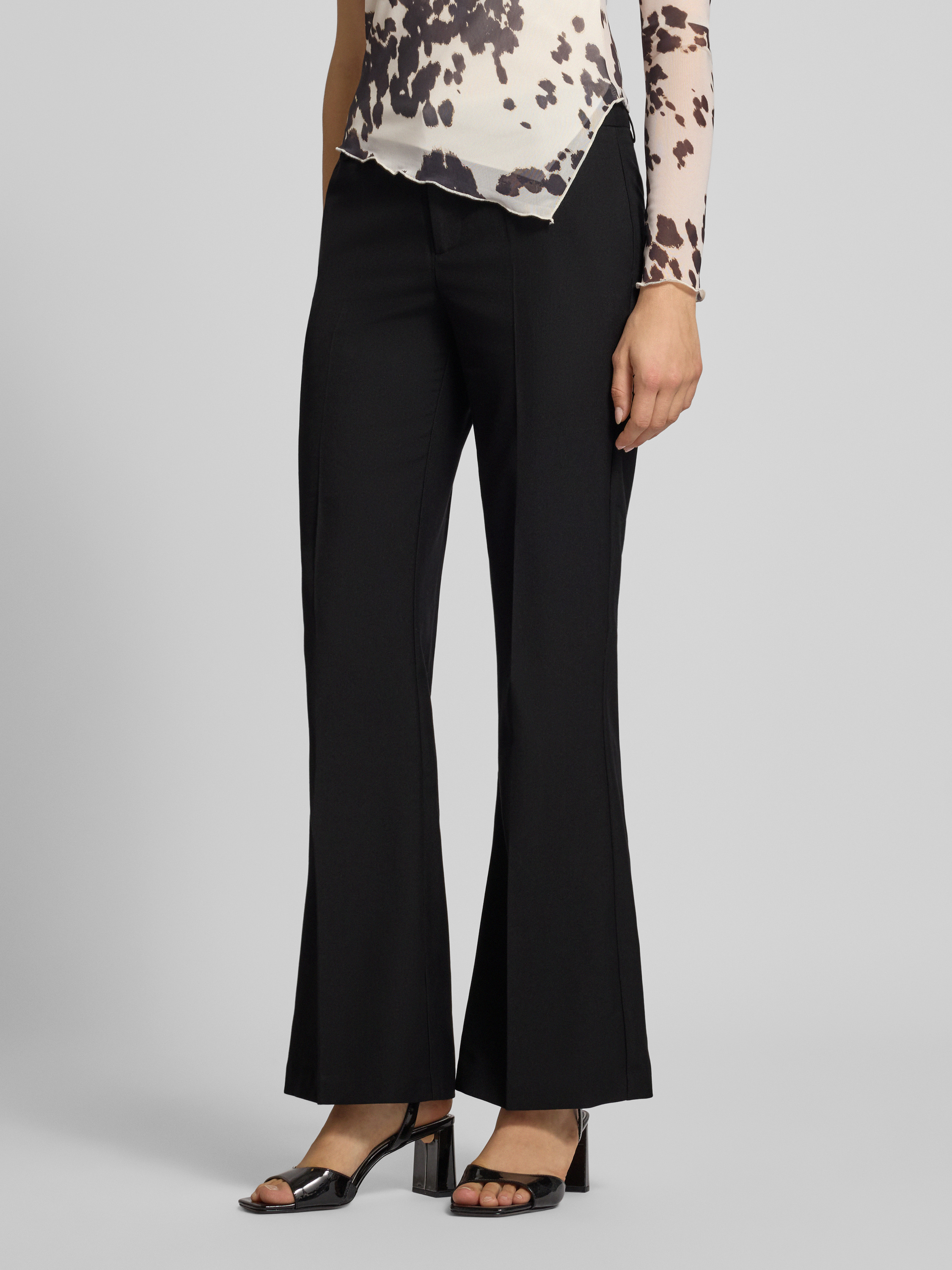 Gina Tricot Bootcut Stoffen Broek Met Persplooien In Zwart Online Kopen 