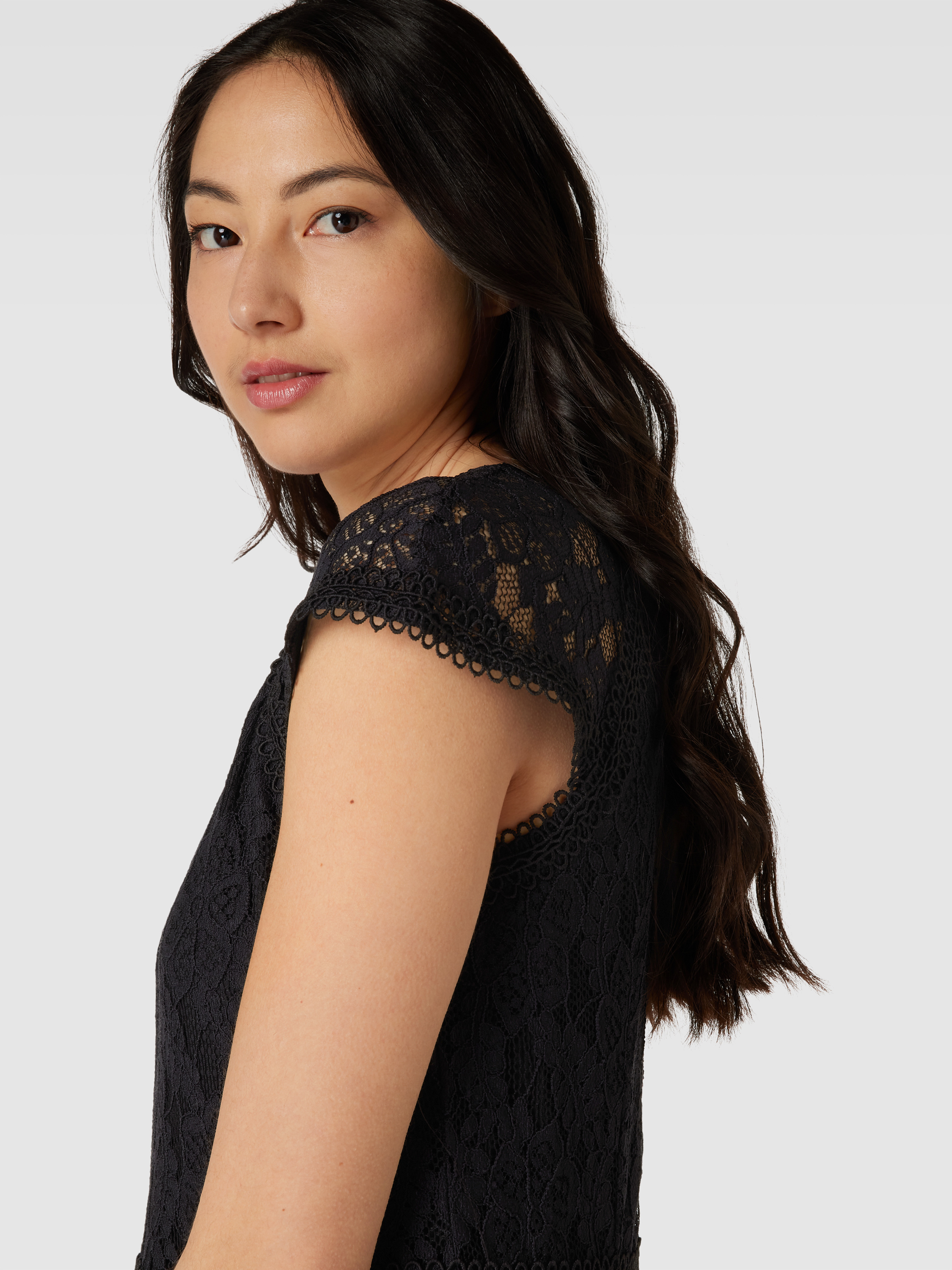 APART Midi Spitzenkleid - Mit Blickdichtem Unterkleid Und Herzförmigem Ausschnitt