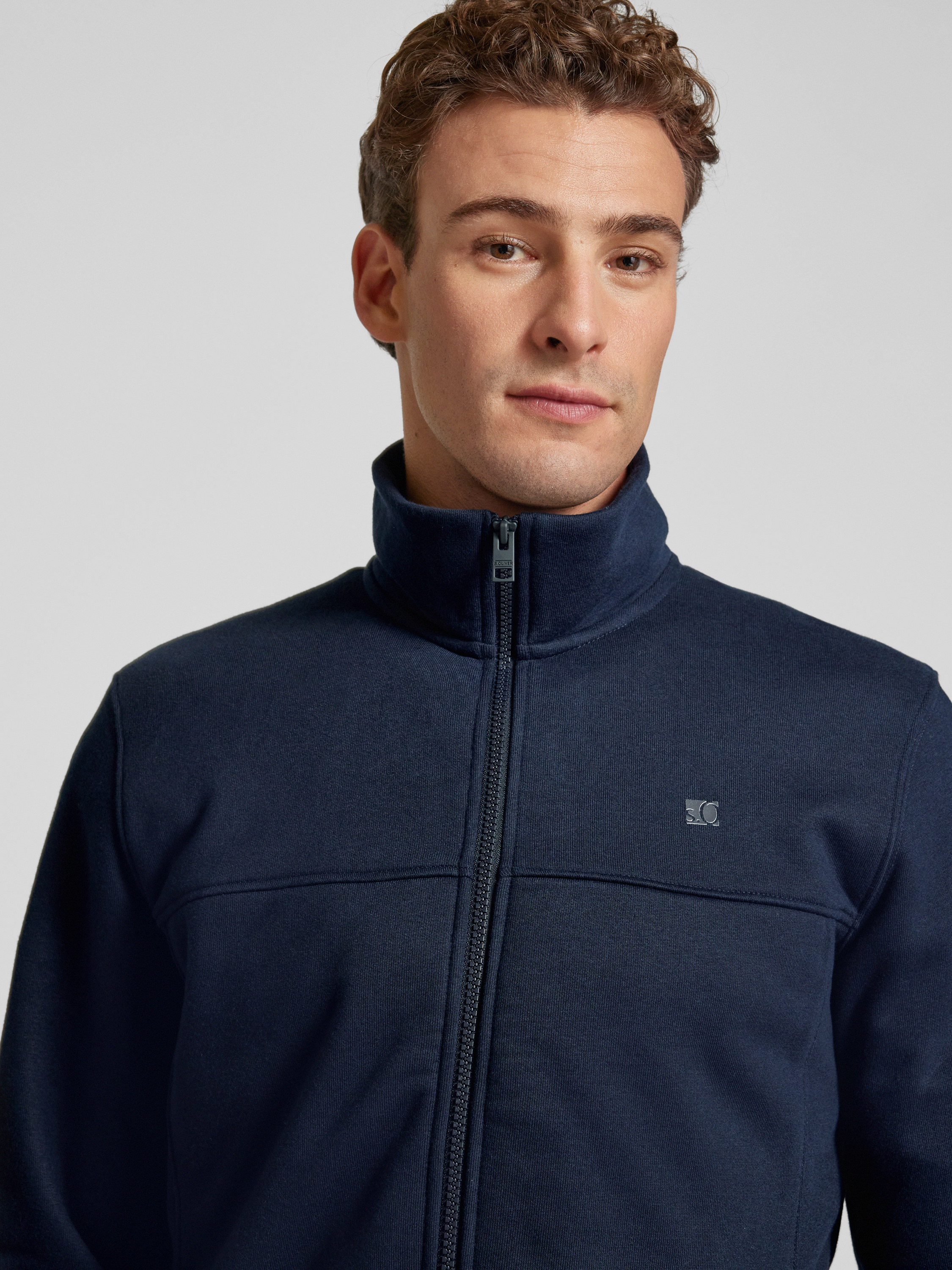 S.Oliver Herren Sweatjacke Mit Stehkragen – Bequem, Lässig, Mit Reißverschluss