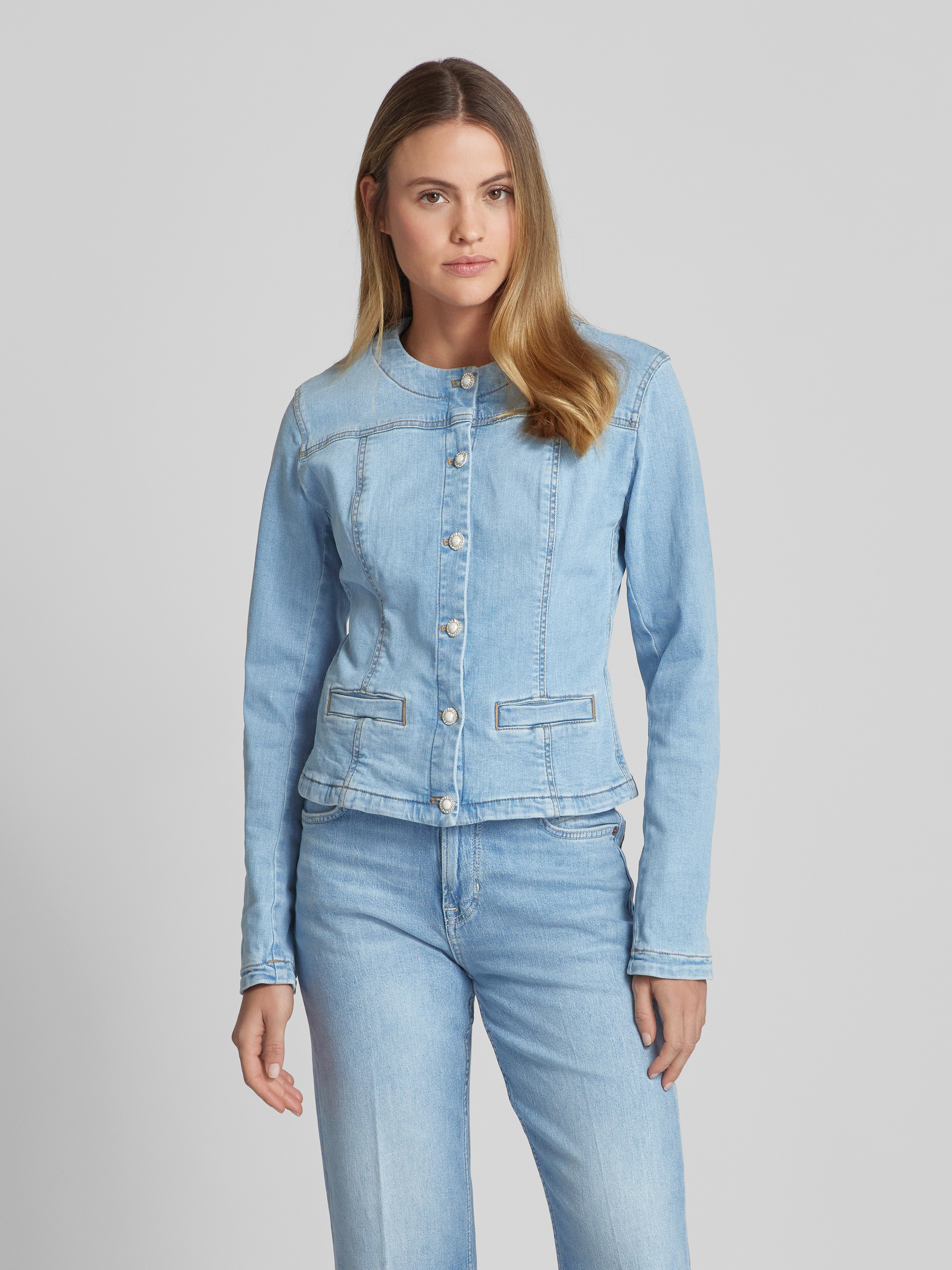 j0828 Kup online Liu Jo White Kurtka jeansowa z okrągłym dekoltem