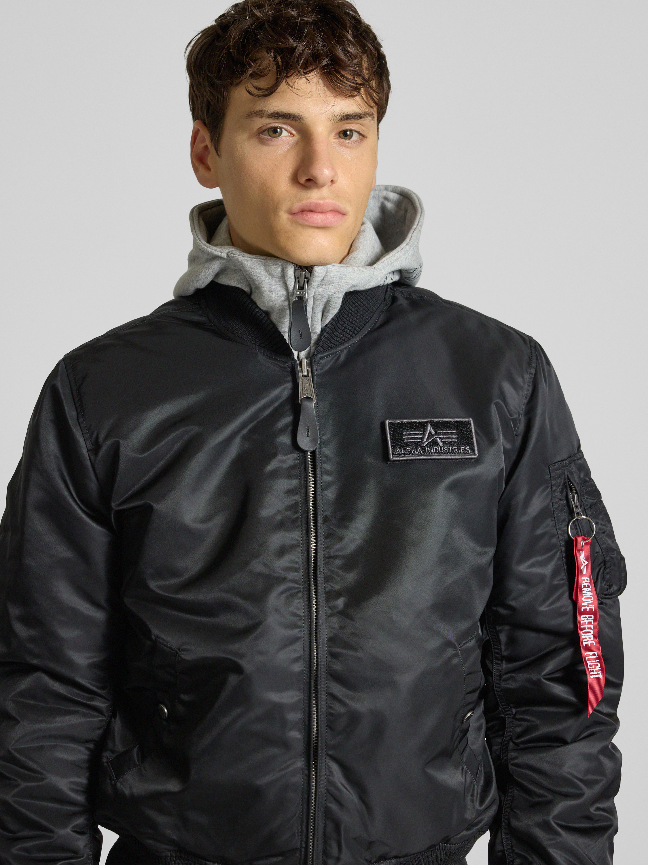 Alpha Industries Bomberjacke mit Kapuze und Label-Stitching (black ...