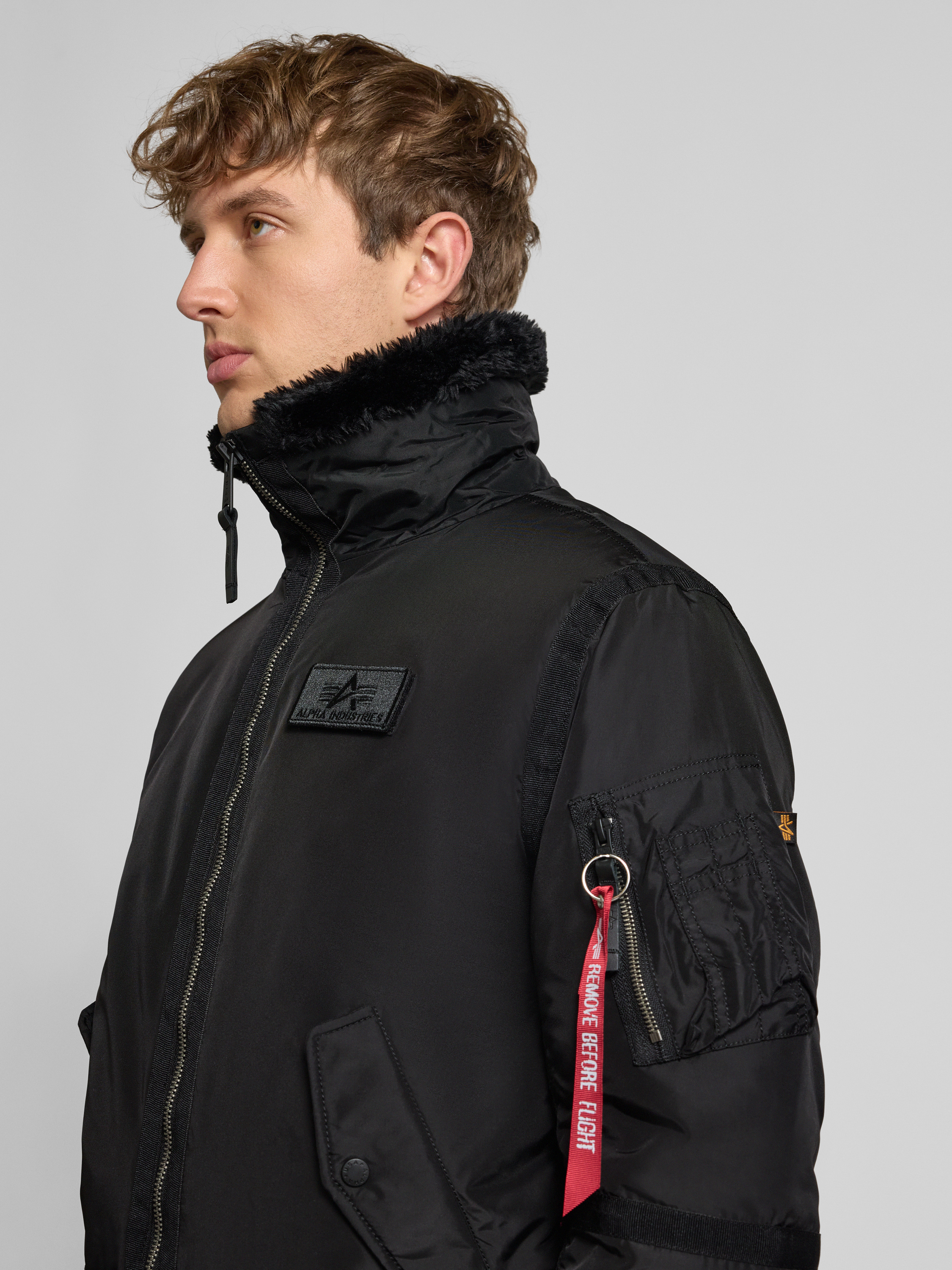 Alpha Industries Bomberjacke mit Stehkragen und Reißverschluss