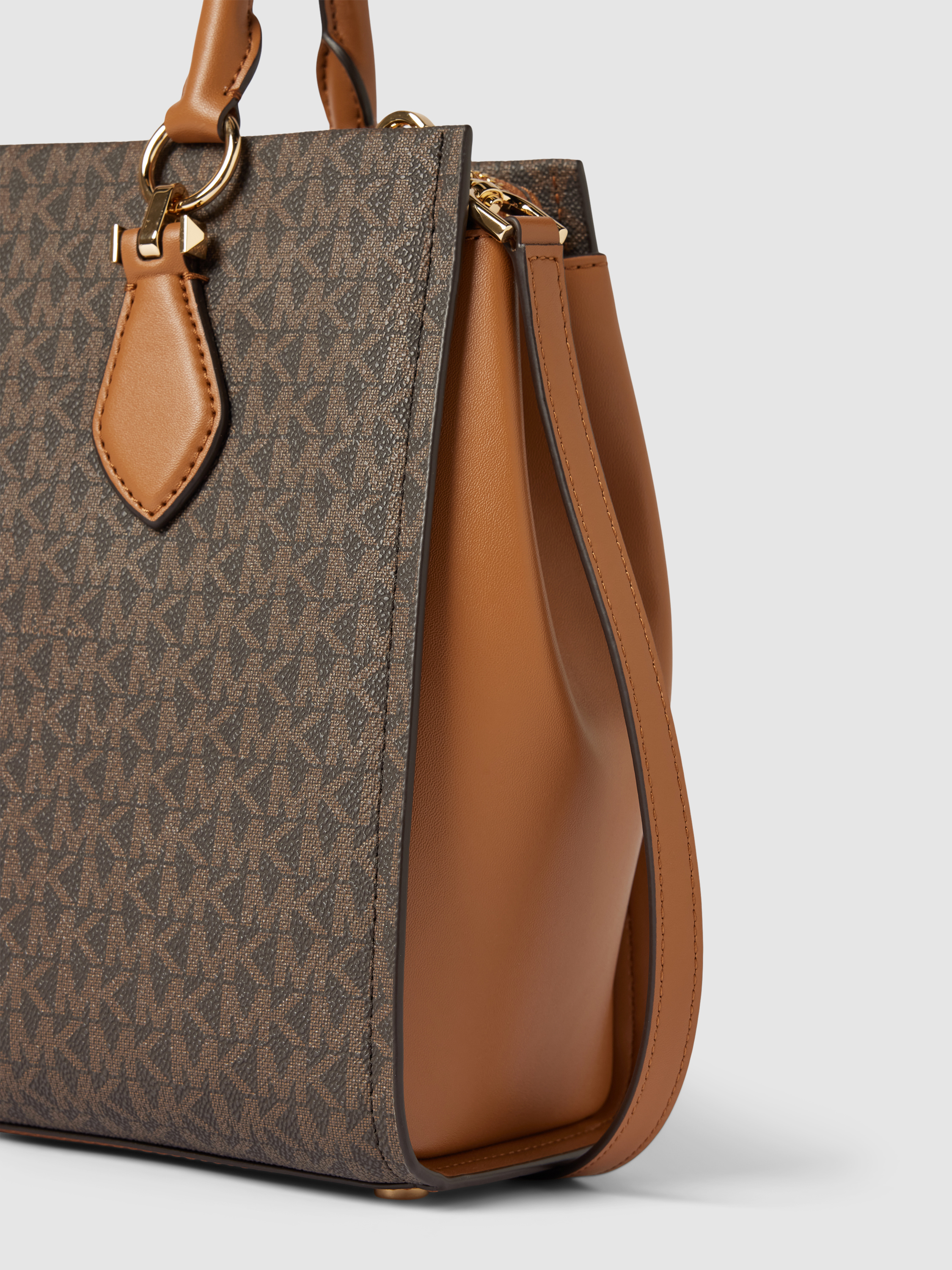 MICHAEL Michael Kors Handtasche mit Allover-Label-Print Modell