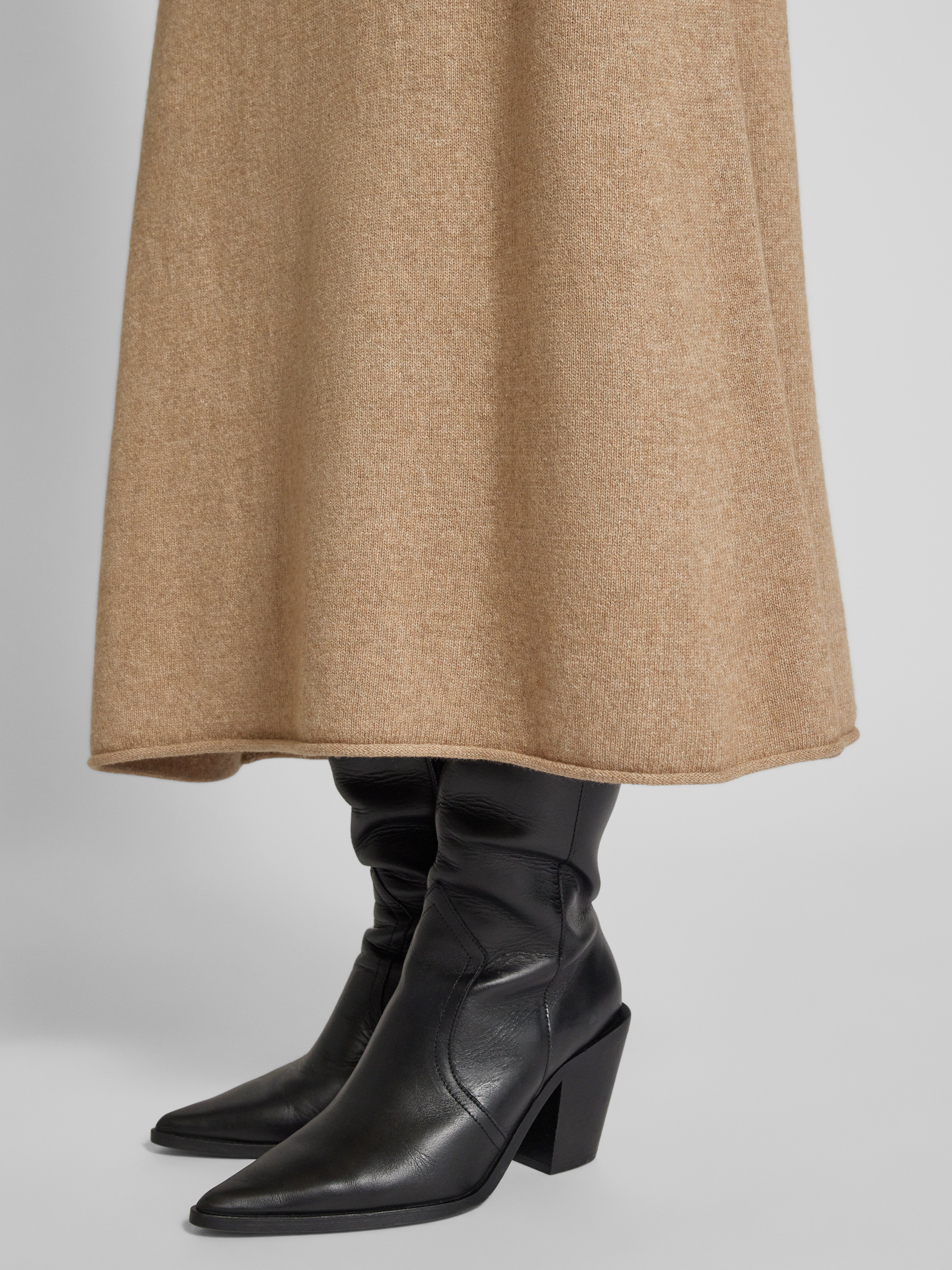 Reiss Avril midi rok van satijn met split • Donkerbeige • de Bijenkorf