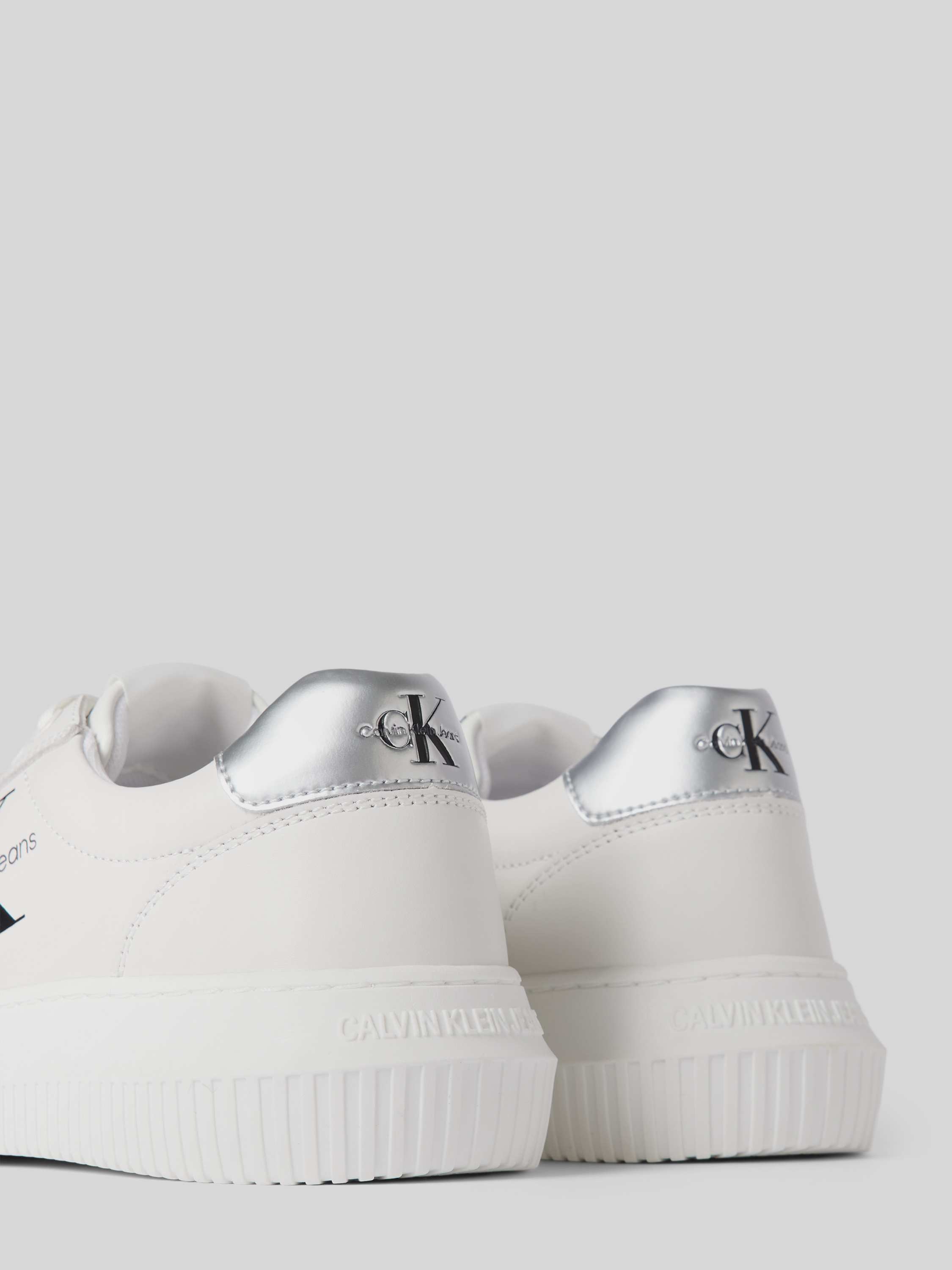 Kup online Calvin Klein Jeans Sneakersy typu chunky z nadrukiem z logo ...