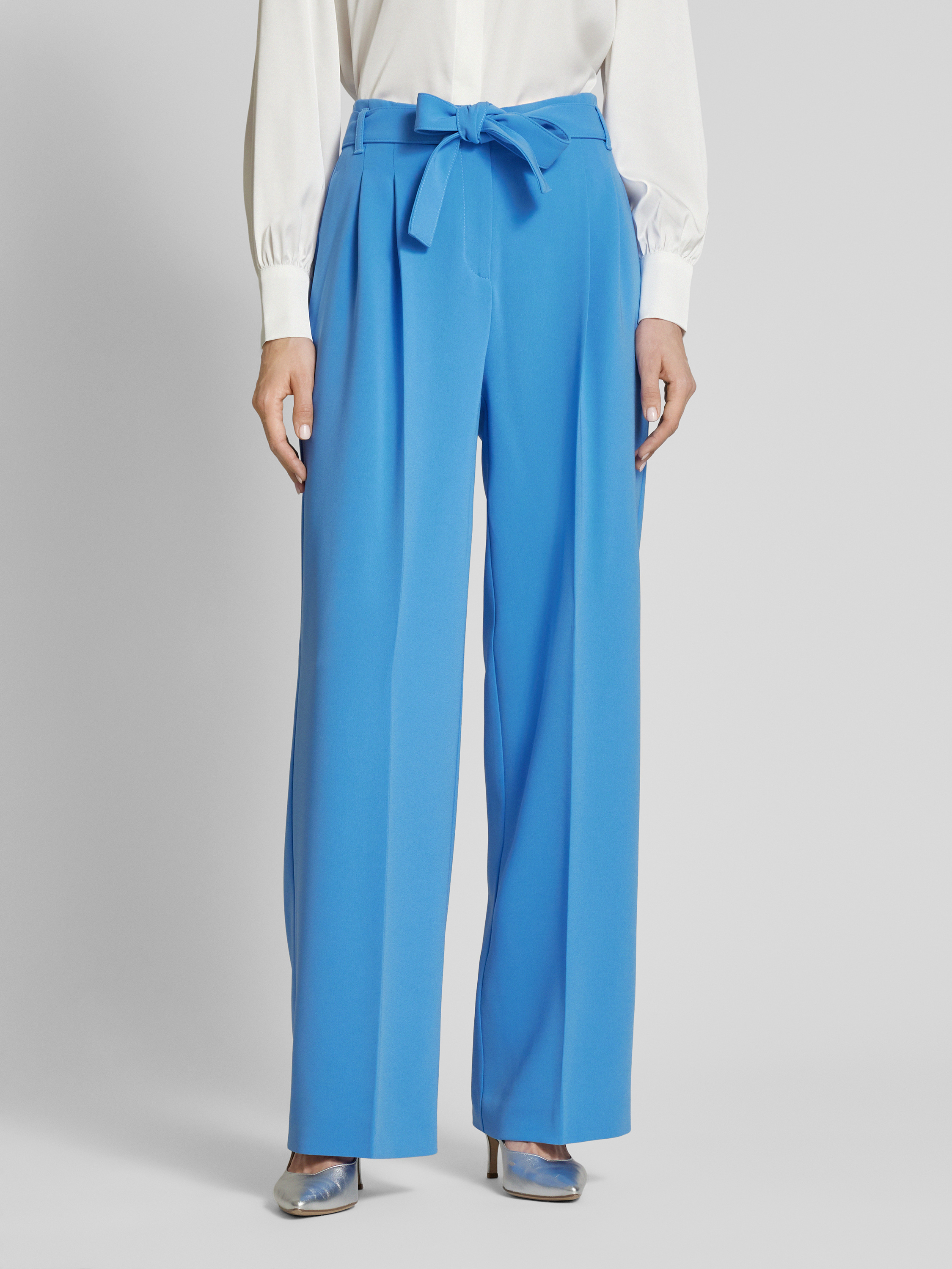 BOSS Straight Leg Bundfaltenhose mit Bindegürtel Modell