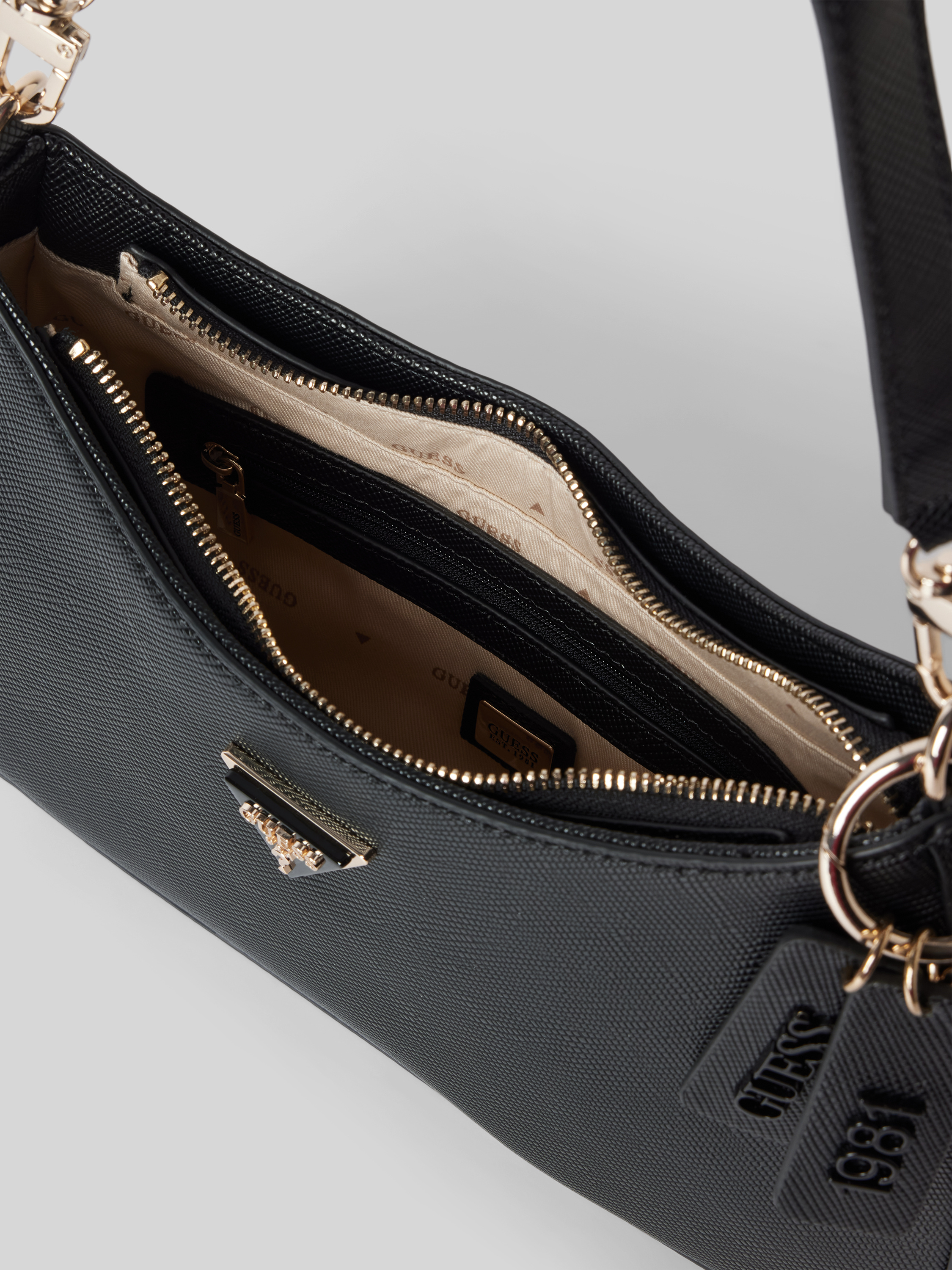 GUESS Handtasche mit Label-Applikation Modell 'NOELLE' (black) online ...