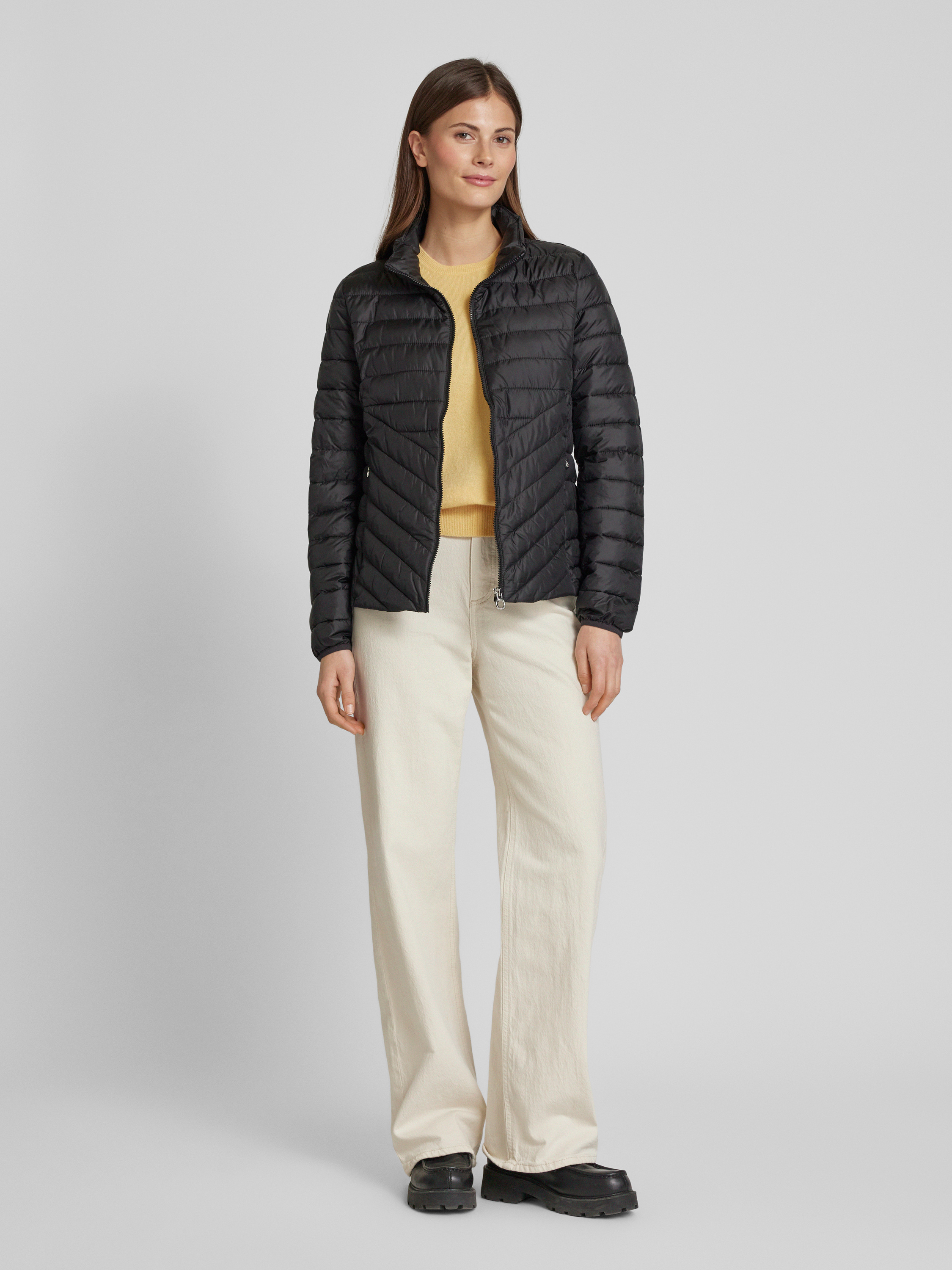Leichte Steppjacke Im Materialmix Mit Kontrast-Deta Produktbild-Vorschau 4