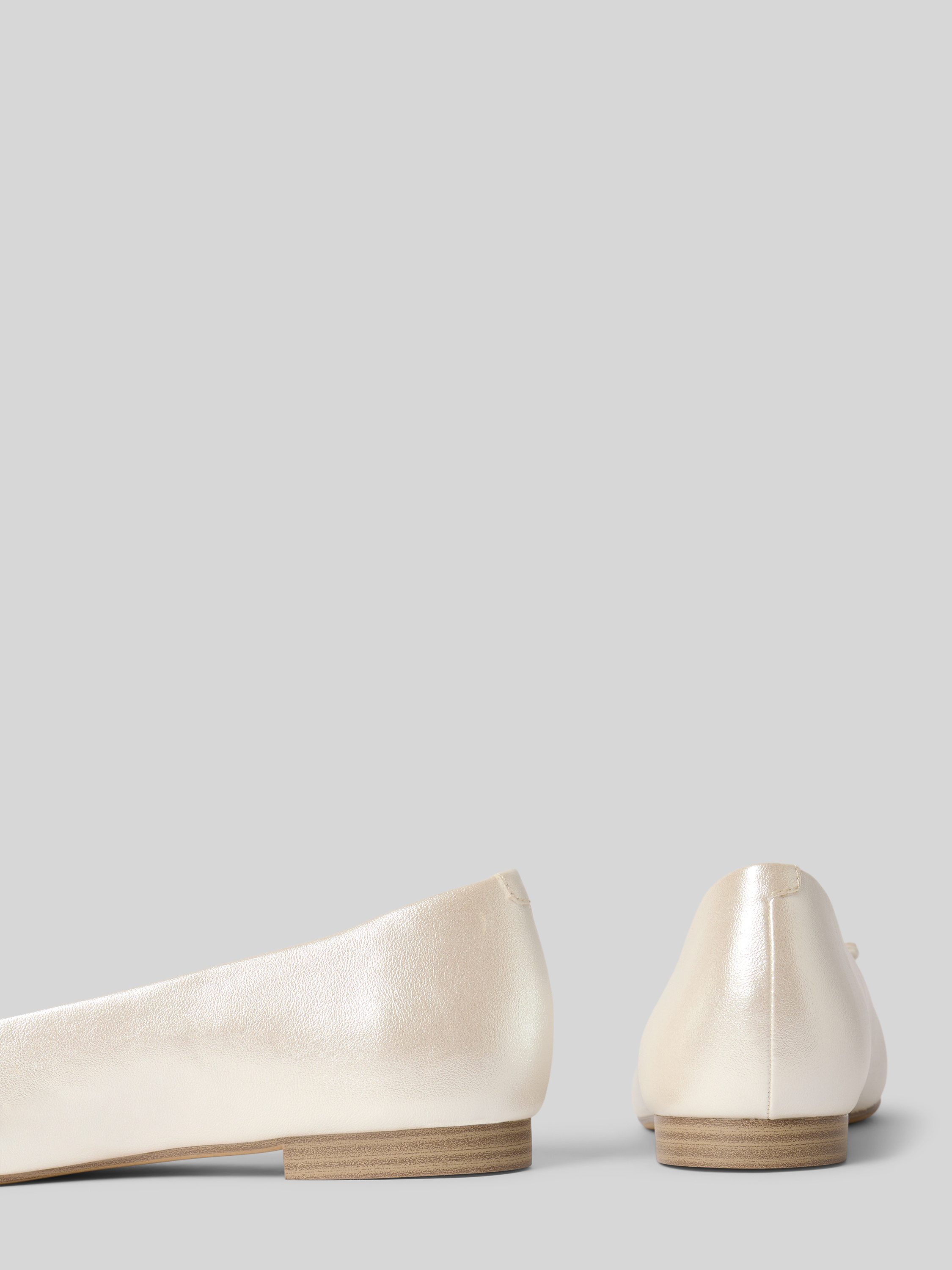 Tamaris Ballerinas mit Schleifen-Detail und Strasssteinbesatz