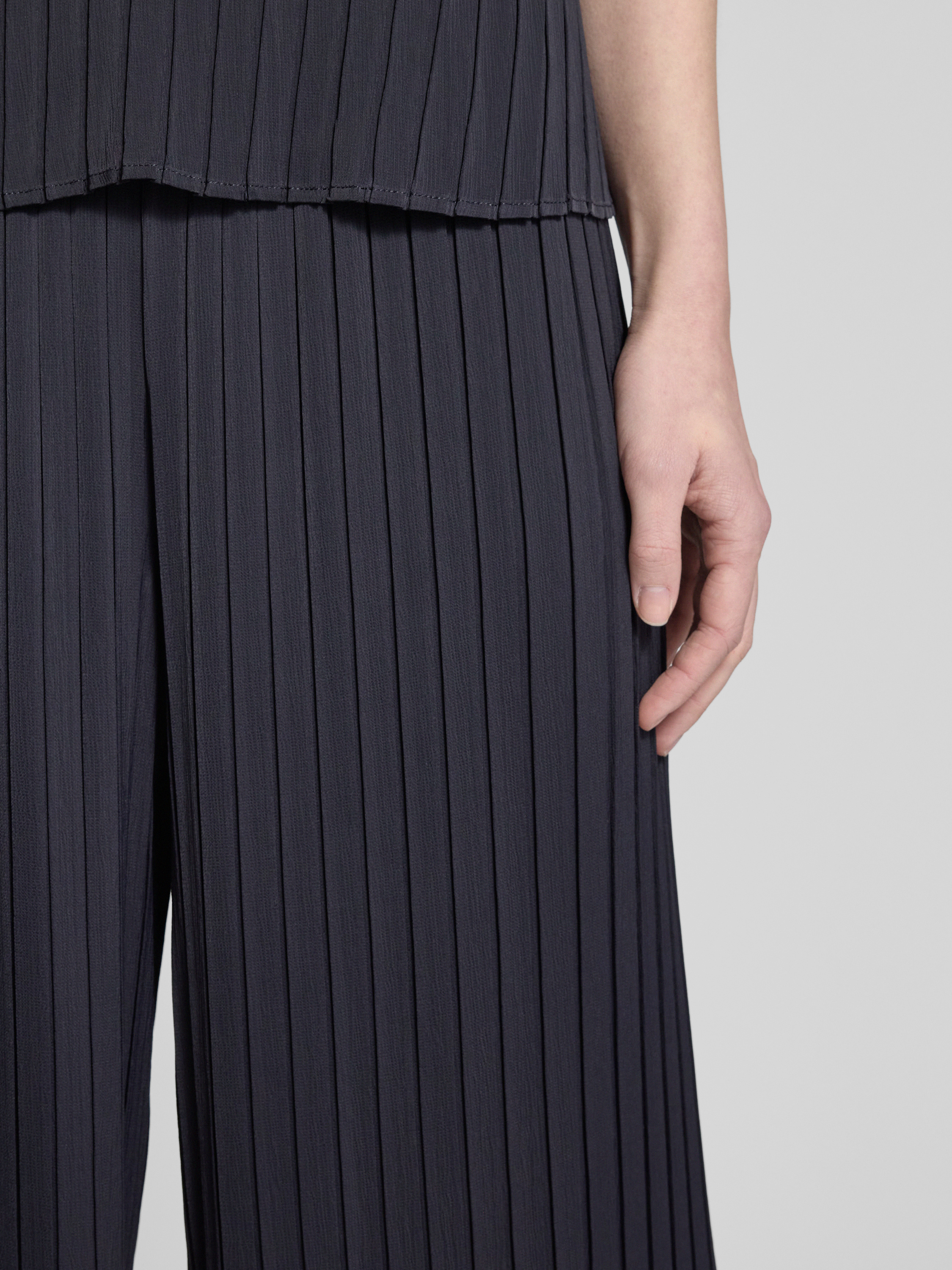 Comma Plissee-Hose Mit Leichtem Glanz – Satin, Weit Geschnitten, Mit Gummizug, Für Urlaub & Party