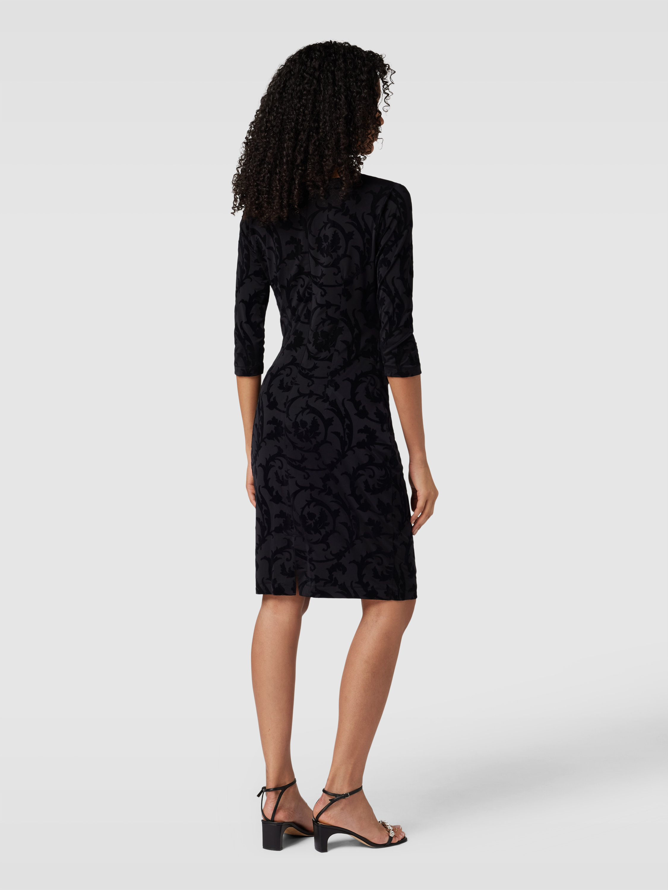 Rafa | Rode Velvet Flare Jurk met V-hals voor Dames – Labels of Amsterdam