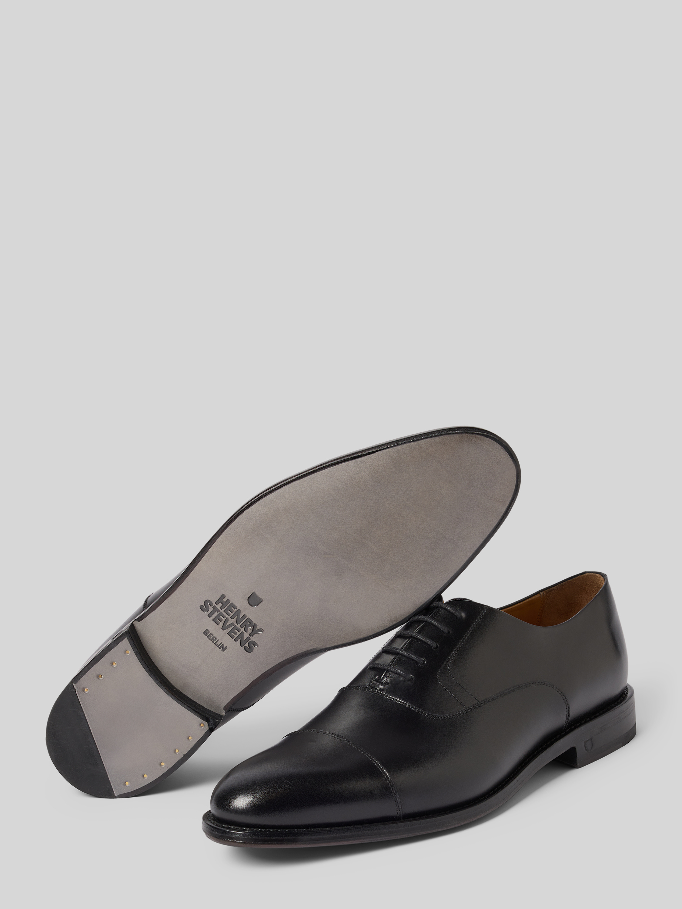 Henry Stevens Derby van leer met vetersluiting model 'Marshall' in ...