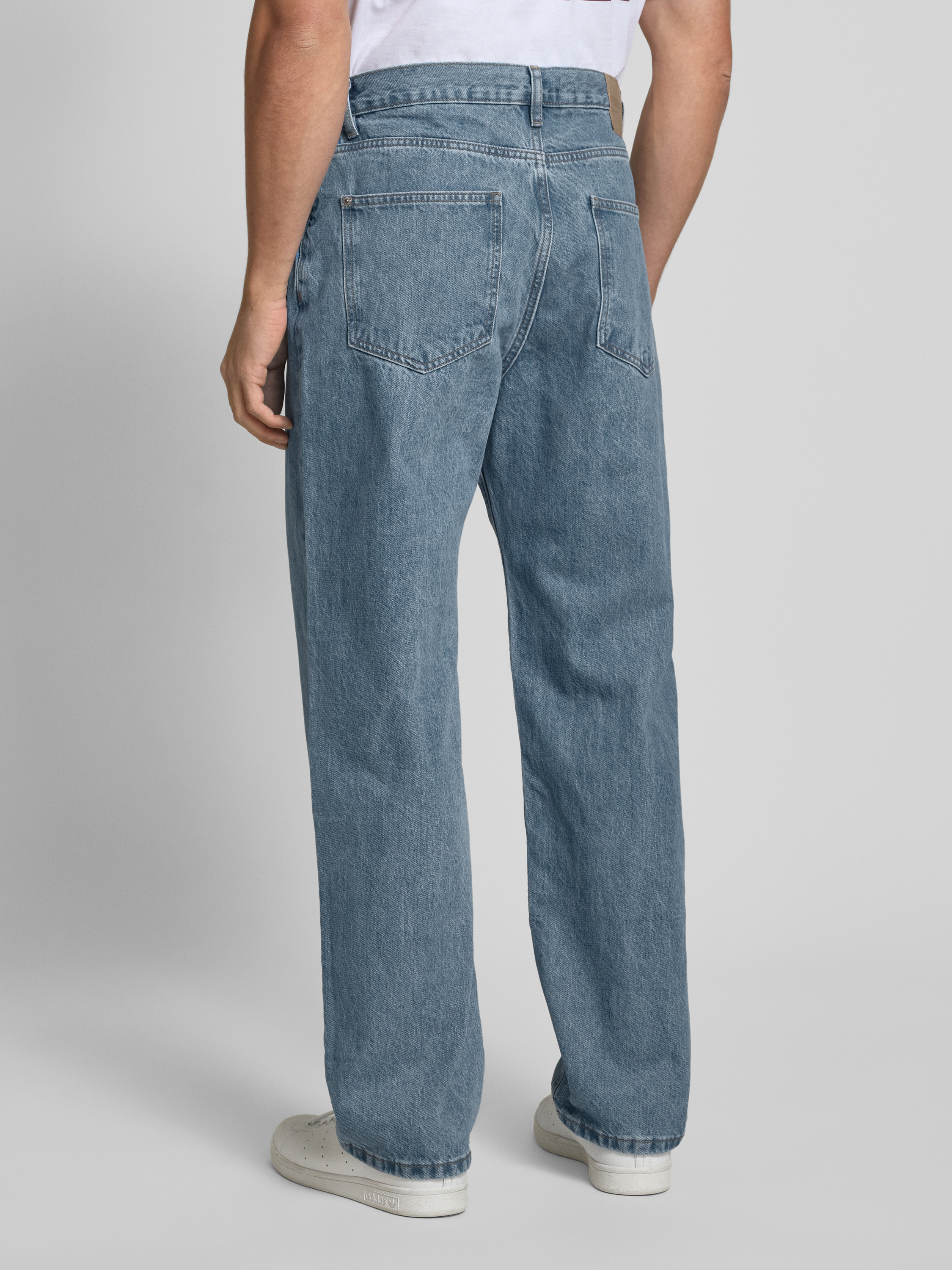 Kup online REVIEW Jeansy o kroju baggy fit z 5 kieszeniami