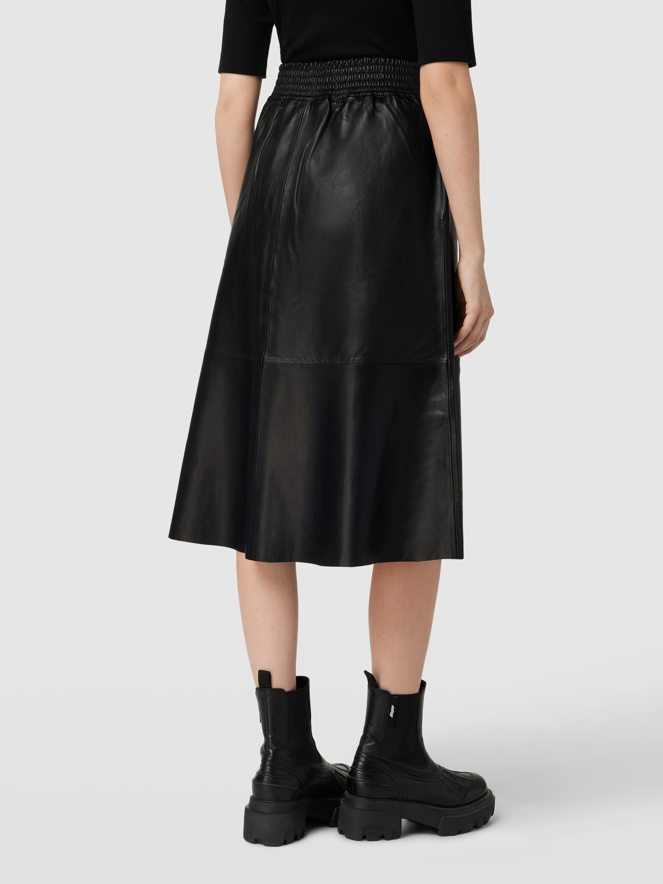 Eleganter schwarzer Midirock aus veganem Leder – zeitlos & vielseitig