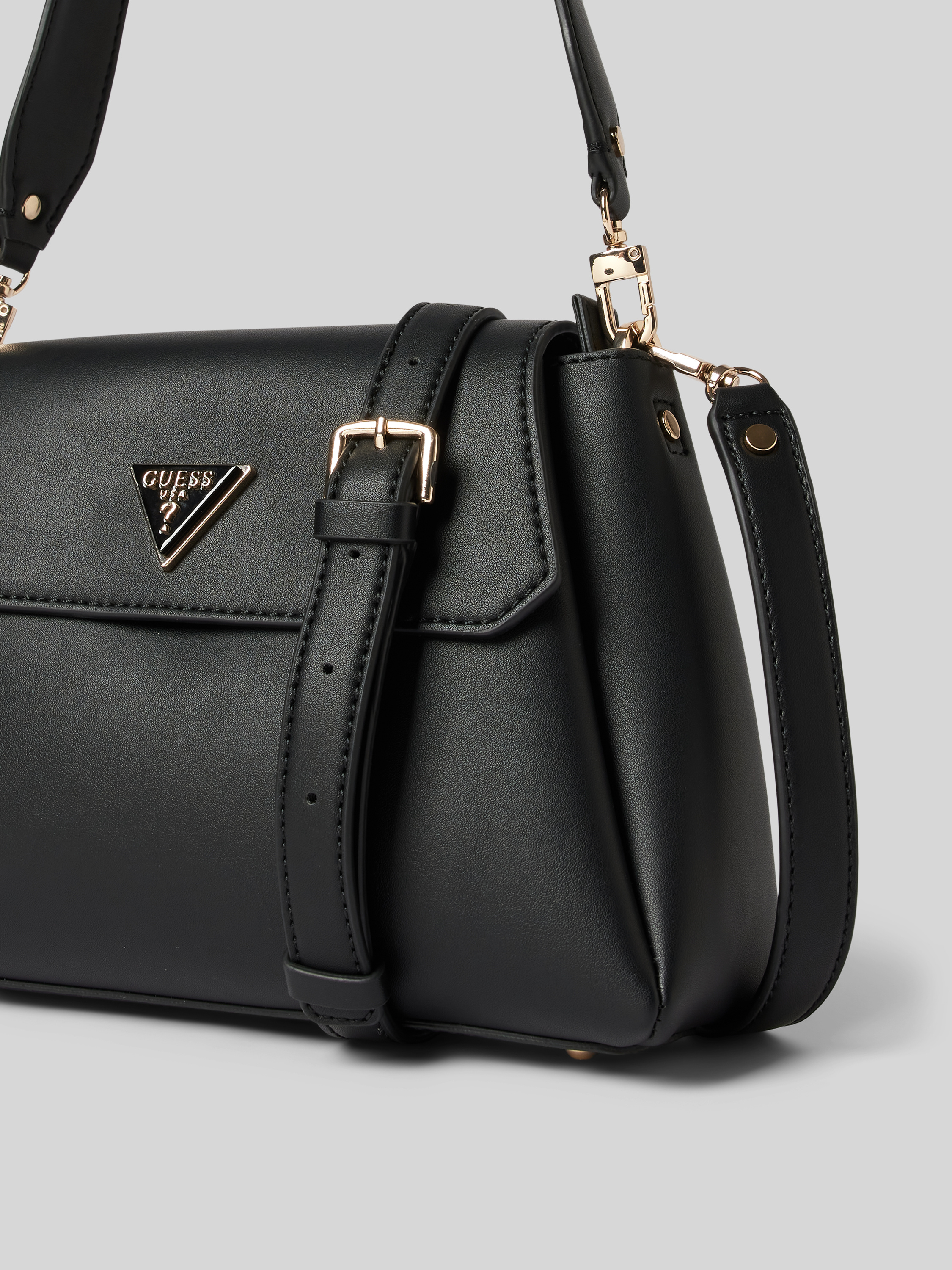 Kup online Guess Torebka z detalem z logo model 'SORA' (czarny)