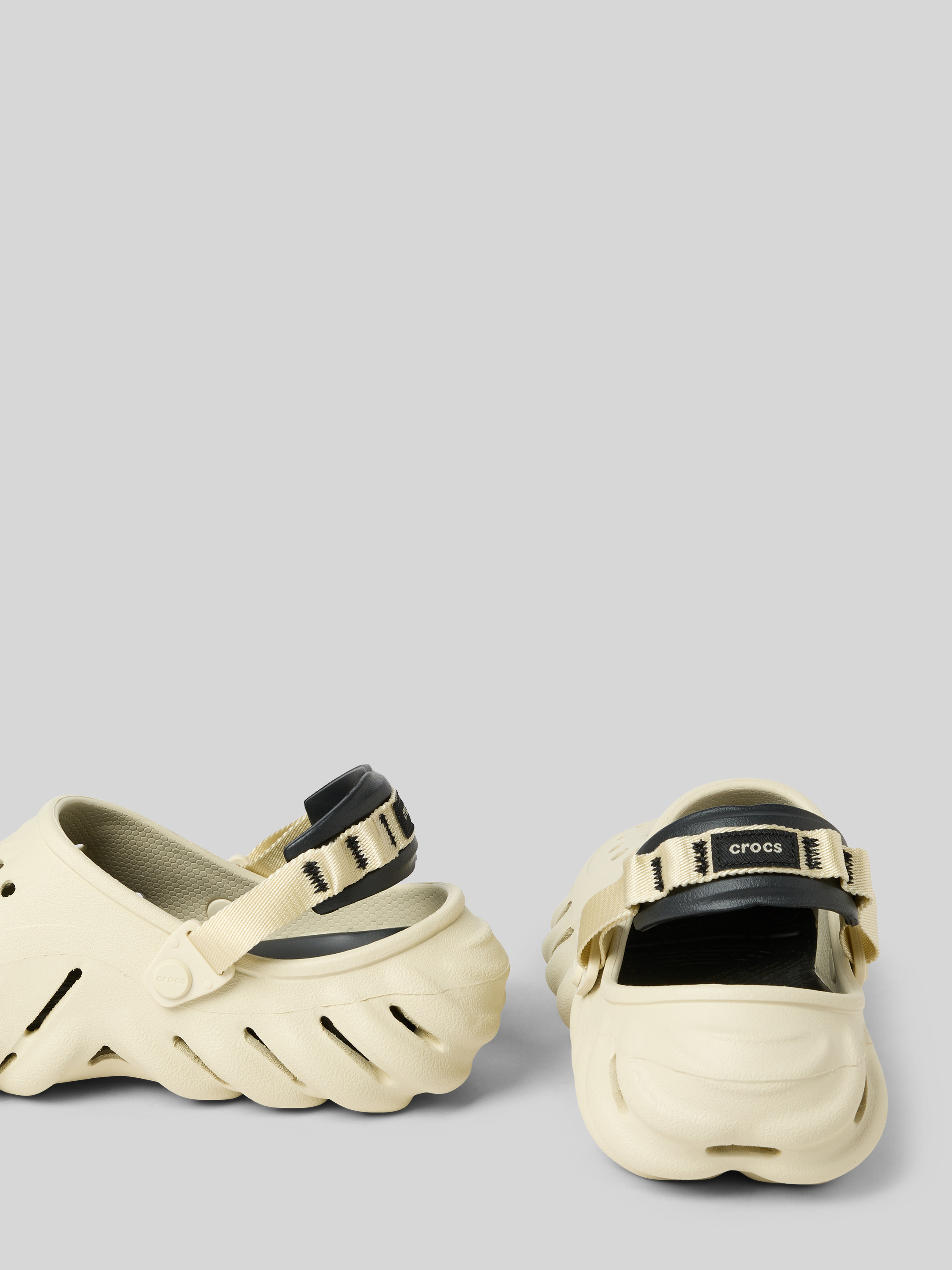 Crocs Hausschuhe mit Label-Detail (sand) online kaufen