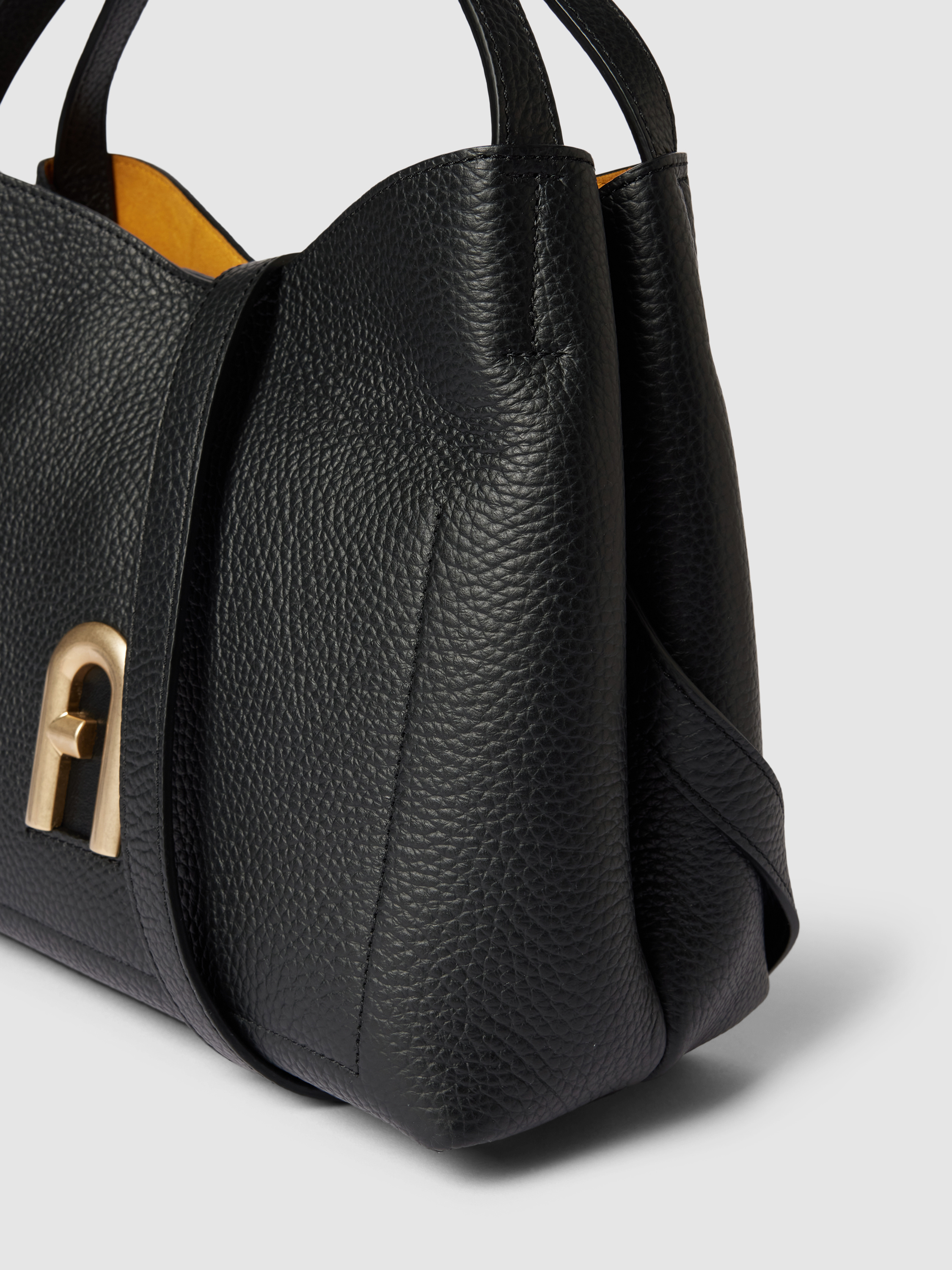 FURLA 黒 テッサ 楽天市場】フルラ バッグ s テッサ（レディースバッグ｜バッグ