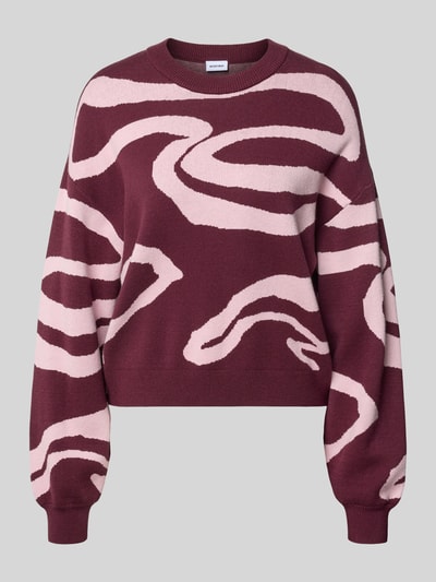 Produktfoto, Relaxed Fit Sweatshirt aus Viskose-Mix Modell 'Charlott' von NOISY MAY®, bordeauxrot mit rosa Animal-Print, gerippte Abschlüsse, langärmelig, Rundhalsausschnitt, damska bluza z domieszką wiskozy, kontekst: długość z tyłu w rozmiarze S: 55 cm, długość rękawa w rozmiarze S: 52 cm