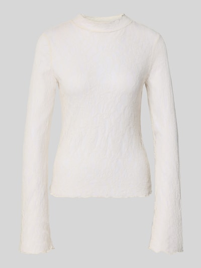 Produktfoto, Slim Fit Bluse in Spitzen-Optik von COMMA in Creme mit Spitzenstruktur, Stehkragen, langen Ärmeln und Kräuselsäumen.