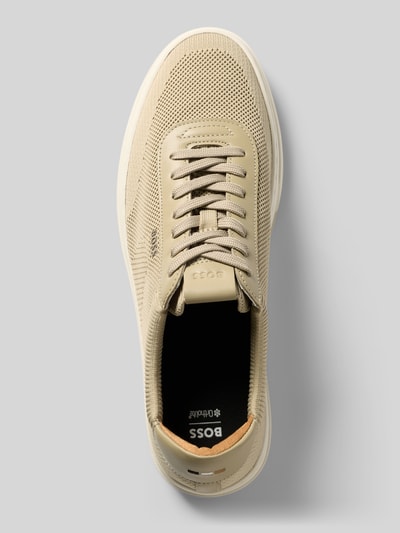 Produktfoto, Low Top Sneaker mit Echtleder-Besatz Modell 'KIERAN' von BOSS in Optik: Unifarben, Schuhspitze: Rund, Absatzform: Flach, Label-Schriftzug, Schnürung, strukturierte Sohle, sandfarben, glattes und perforiertes Material
