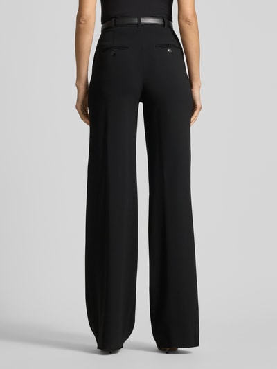 Frauenmodel trägt Regular Fit Weite Hose mit Gürtel Modell 'TAMICO' von Max Mara Studio, Optik: Unifarben, Webware, Ganzkörperansicht Rückansicht.