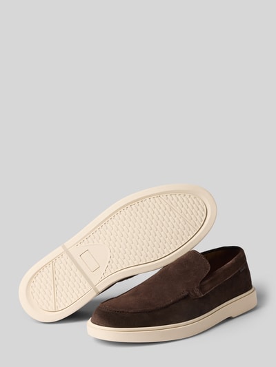 Produktfoto, Loafer aus echtem Leder Modell 'Liam' von PS Poelman in Braun mit abgerundeter Passform und leicht profilierter, heller Sohle. Echtes Leder, Absatzhöhe 2 cm, Schafthöhe 6 cm, Schaftweite 12 cm.