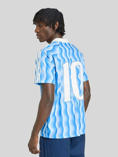 adidas Originals Koszulka polo o kroju loose fit z detalem z logo Jasnoniebieski 4