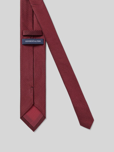 Produktfoto, Krawatte aus reiner Seide von Prince Bowtie in dunklem Rot mit Strukturmuster, klassische Passform, Breite 7 cm, Teilungsnähte
