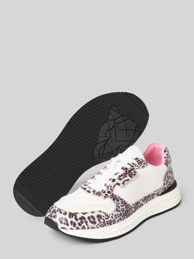 Produktfoto, Sneaker aus Leder-Mix mit Animal-Print von Marc Cain Bags & Shoes, abgerundete Passform, Schnürverschluss, Logo-Detail, profilierte Sohle, Absatzhöhe 5 cm, Schafthöhe 6 cm, Schaftweite 7 cm, Farbkombination aus Weiß, Schwarz und Rosa, glatte Texturen und gemusterte Flächen.