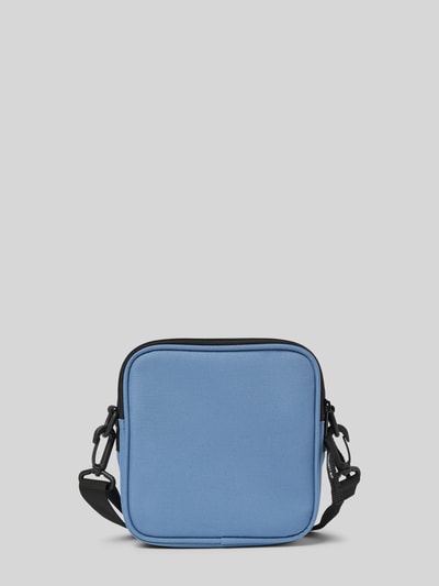 Carhartt Work In Progress Crossbody Bag mit Label-Detail Hellblau 4