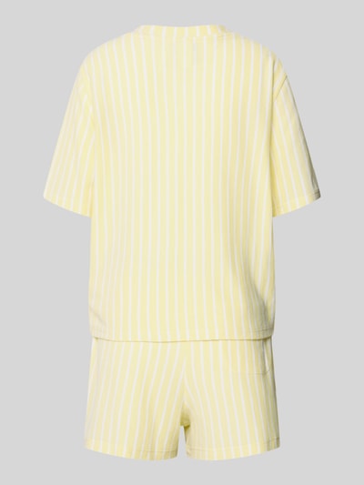 Männermodel trägt Relaxed Fit Pyjama aus Baumwoll-Modal-Mix von Polo Ralph Lauren, piqué, kolorowy w paski, logo, elastyczny ściągacz, Ganzkörperansicht Rückansicht.