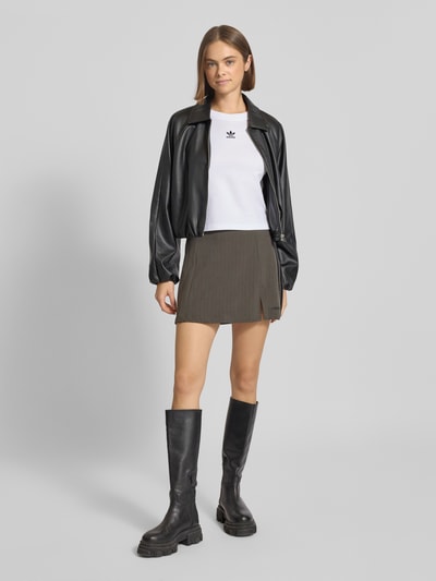 adidas Originals T-shirt o kroju slim fit z wyhaftowanym logo Biały 1