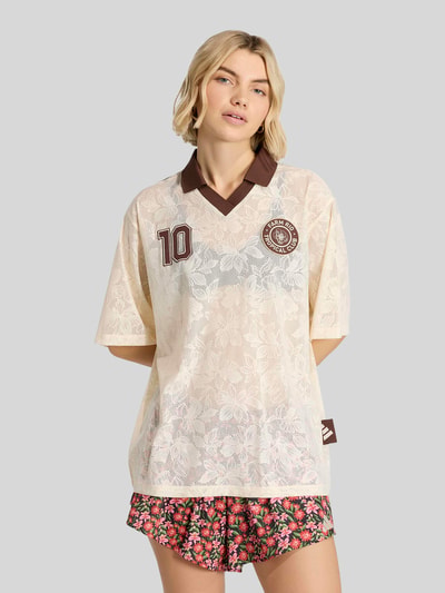 adidas Sportswear Loose Fit Sport-Trikot aus semi-transparenter Spitze mit Patches Offwhite 4