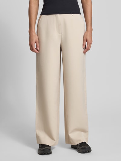 Frauenmodel trägt Weite HOSE mit elastischem Bund Modell 'KAMIL' von Pieces, Optik: Unifarben, Passform: Wide Leg, Ganzkörperansicht von vorne
