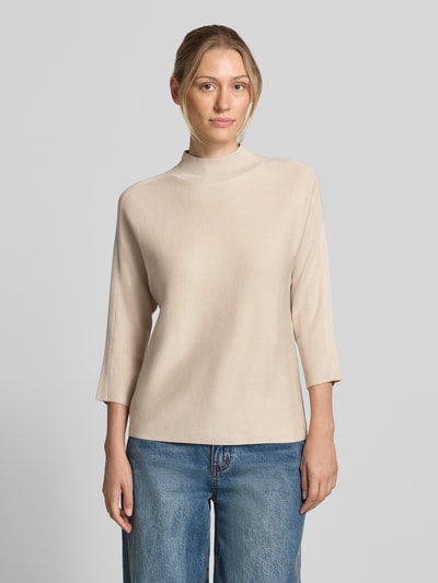 Vrouwenmodel draagt Regular Fit Sweatshirt uit viscosemix van comma, tricotlook, opstaande kraag, 1/2-mouwen, beige, voorkant totaalbeeld