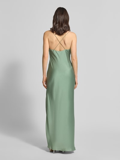 Kobieta modelka ma na sobie Regular Fit Abendkleid mit Rückenausschnitt von Unique, satyna, kolor zielony, długość 128 cm, szerokość w rozmiarze 36: 40 cm, widok całej sylwetki z tyłu.