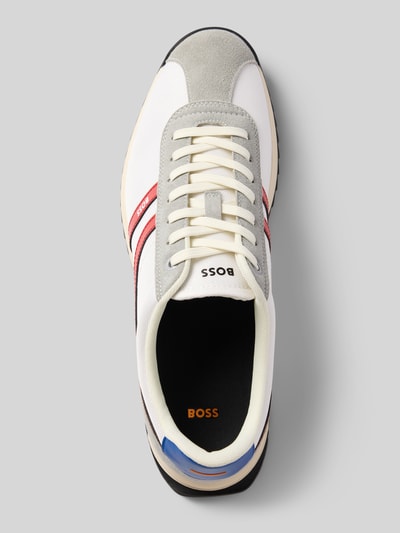Produktfoto, Sneaker mit Label-Print Modell 'ZAYN_TENN_BNYMI' von BOSS Orange für Herren, weiße und graue Flächen, rote Streifen, glatte und textile Texturen