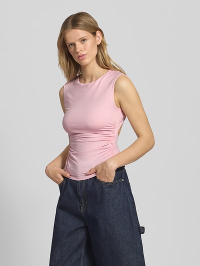 Gina Tricot T-Shirt mit rückseitigem Cut Out Hellrosa 4