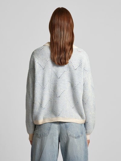 Pieces Loose Fit Strickpullover mit abstraktem Strickmuster Modell 'JENNA' Hellblau 5