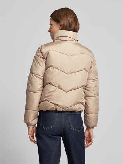 Vero Moda Boxy Fit Steppjacke mit Stehkragen Modell 'LIGARIO' Taupe 5