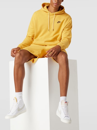 Nike Bluza z kapturem o kroju standard fit z detalem z logo Żółty 1